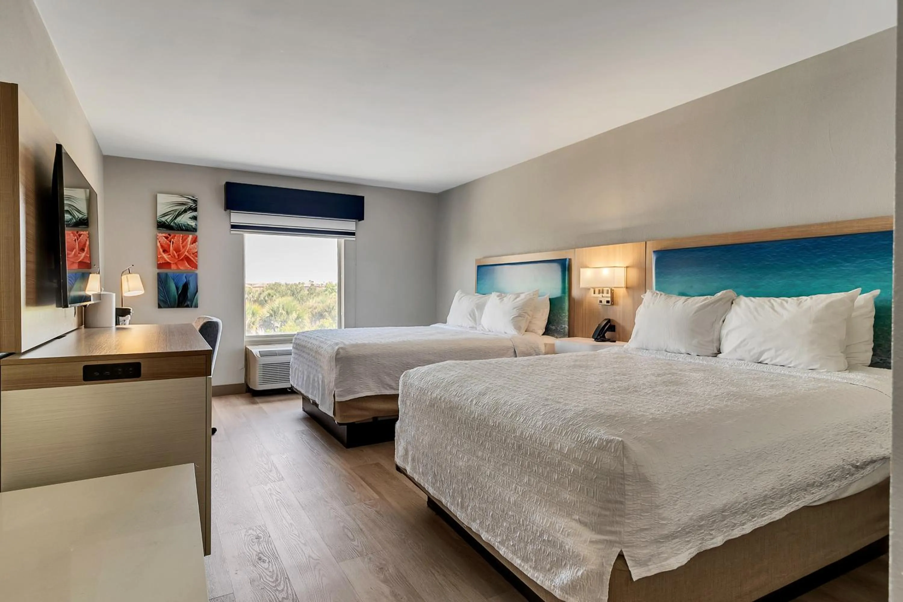 Bed in Hampton Inn & Suites Destin Sandestin Area