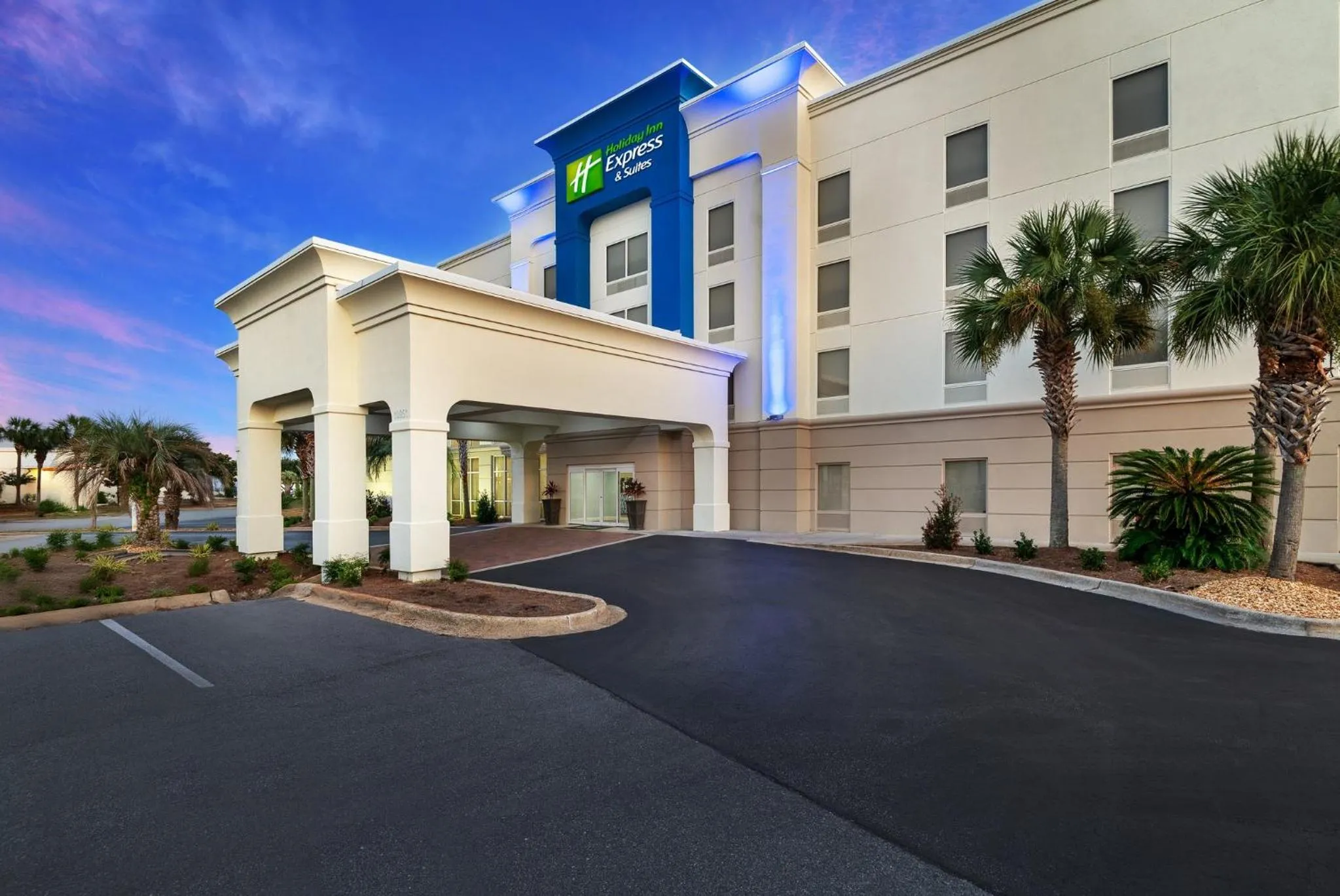Property building in Holiday Inn Express & Suites Destin - Miramar Beach by IHG