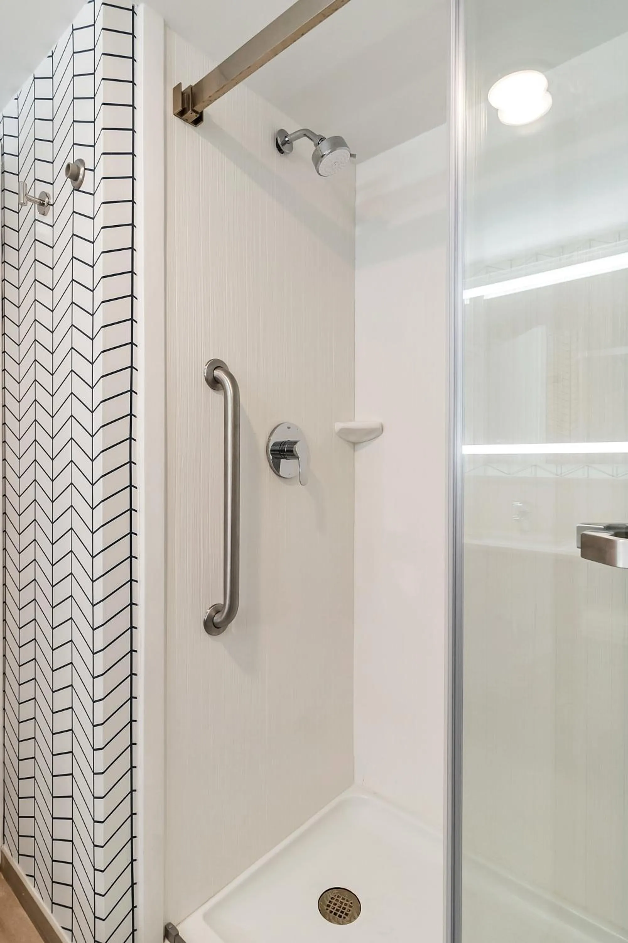 Shower, Bathroom in Hampton Inn & Suites Destin Sandestin Area