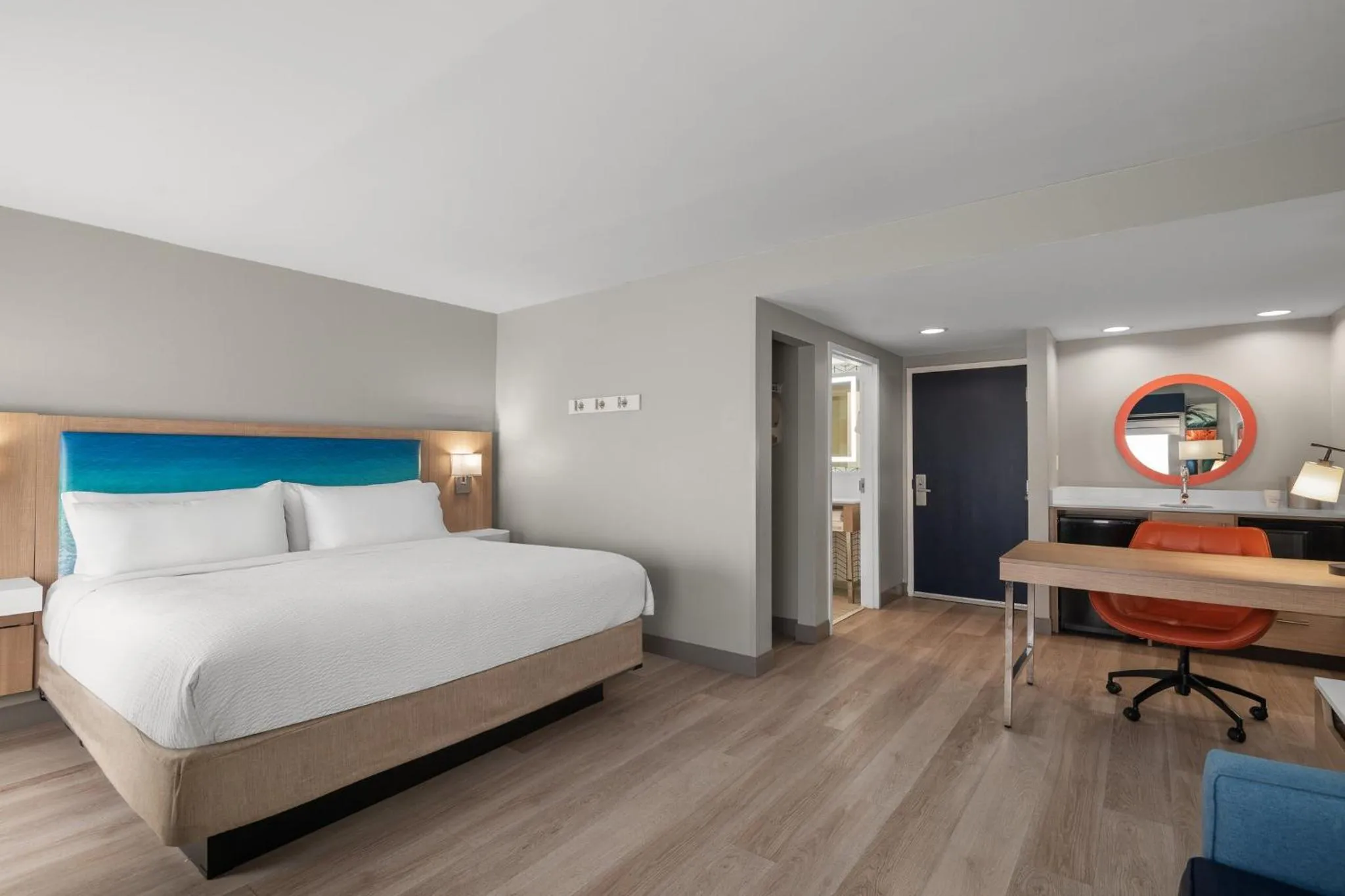 Photo of the whole room, Bed in Holiday Inn Express & Suites Destin - Miramar Beach by IHG