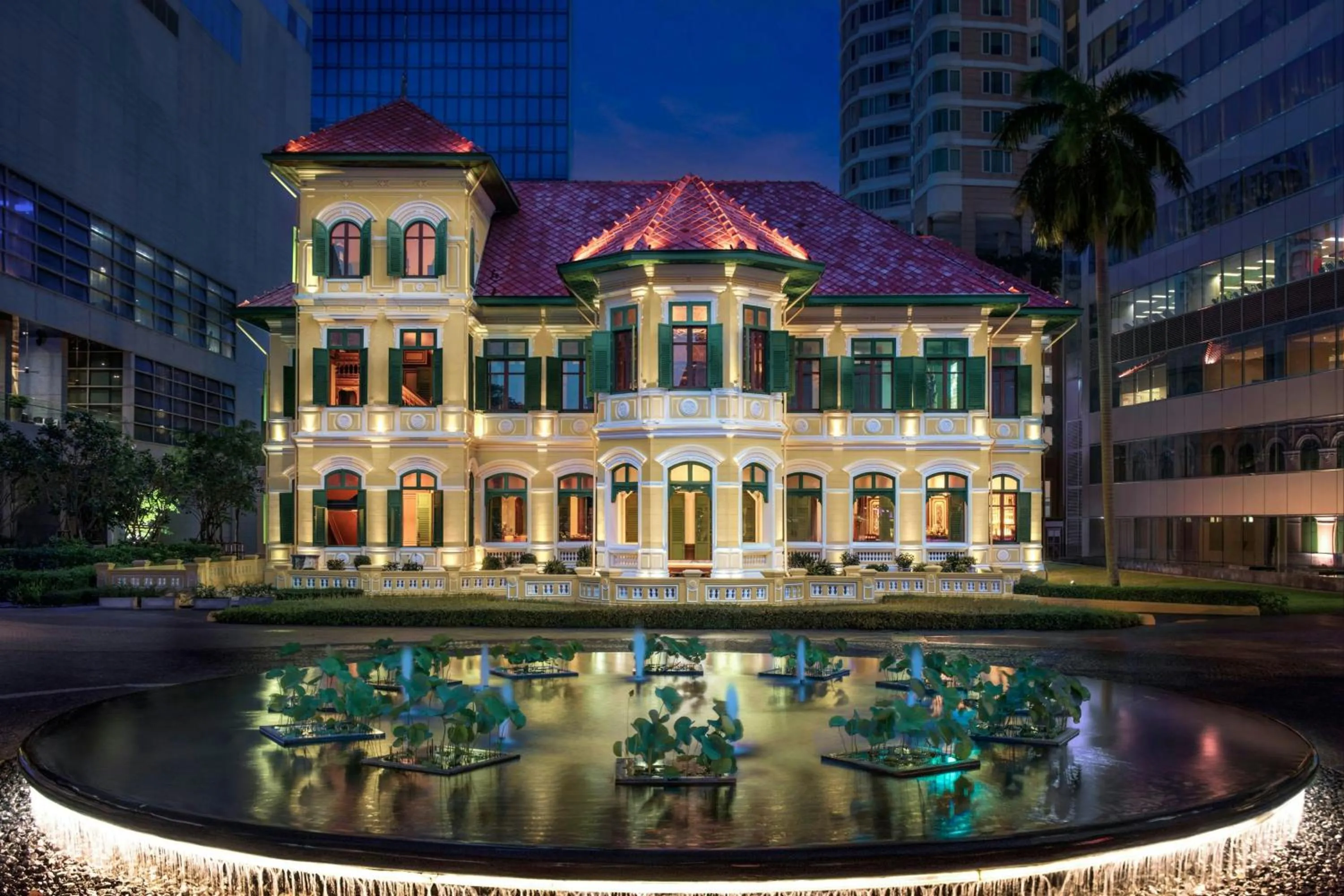 Restaurant/places to eat in W Bangkok Hotel