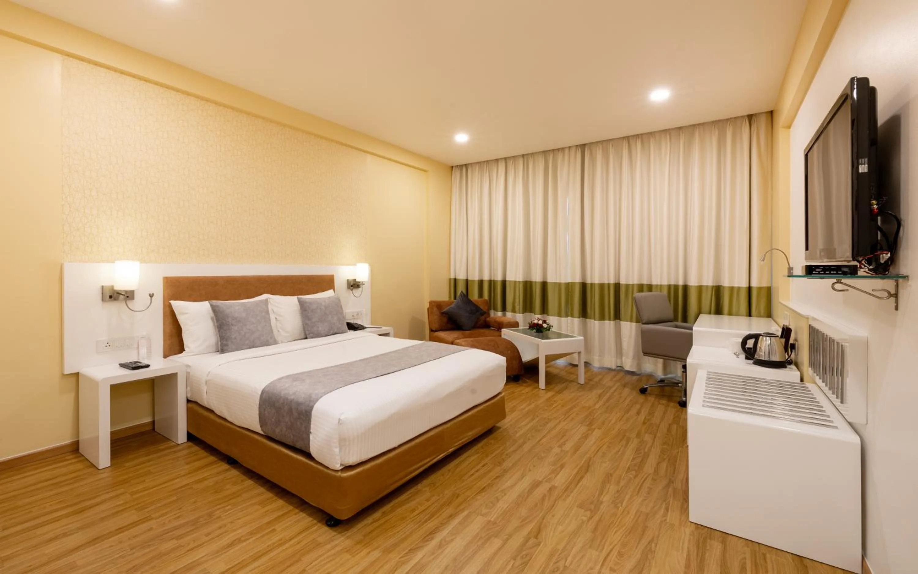 Bedroom, Bed in Hotel Kohinoor Elite near BKC