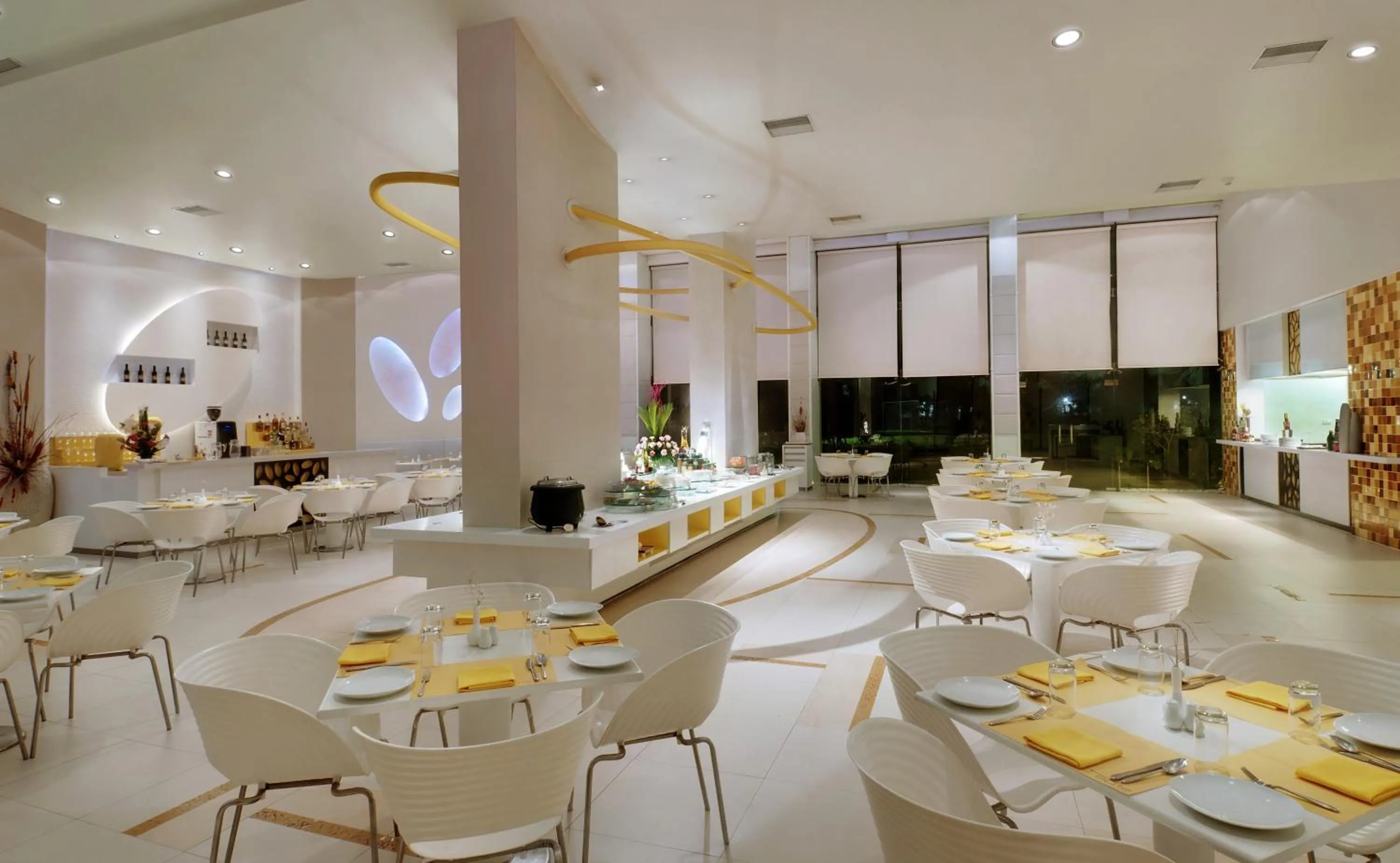 Restaurant/places to eat in Hotel Kohinoor Elite near BKC