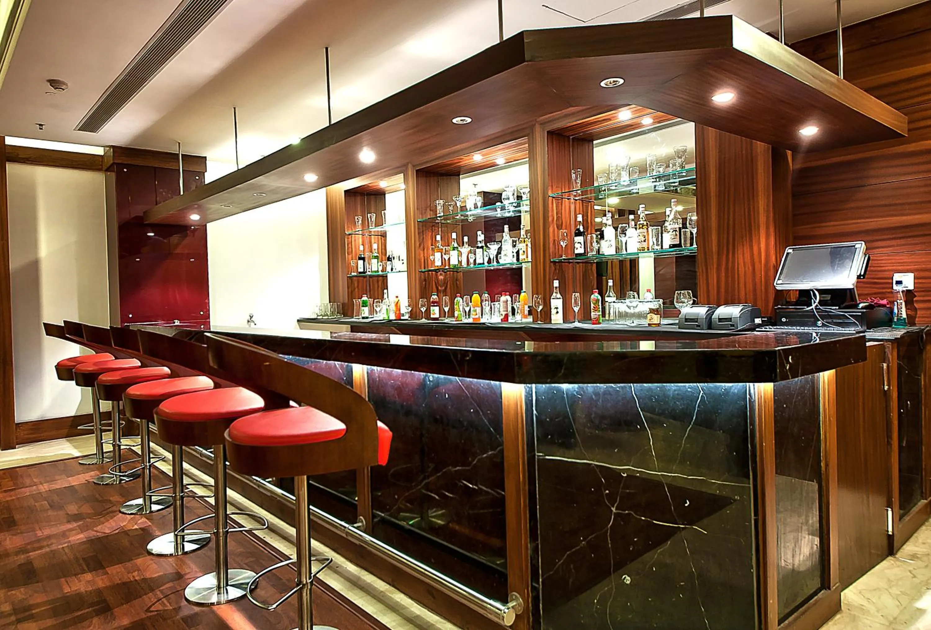 Lounge or bar in The Golden Plaza Hotel