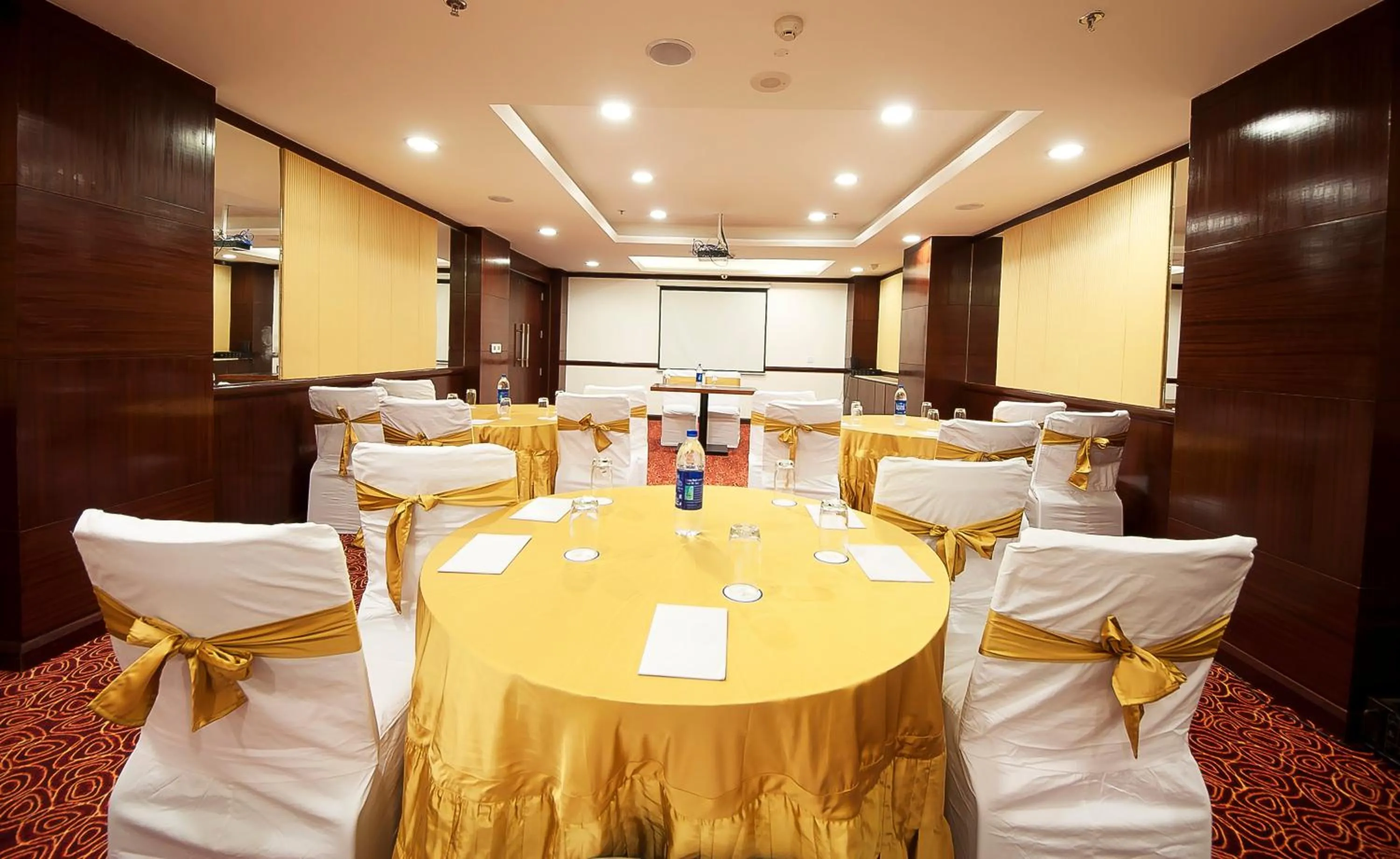 Business facilities in The Golden Plaza Hotel