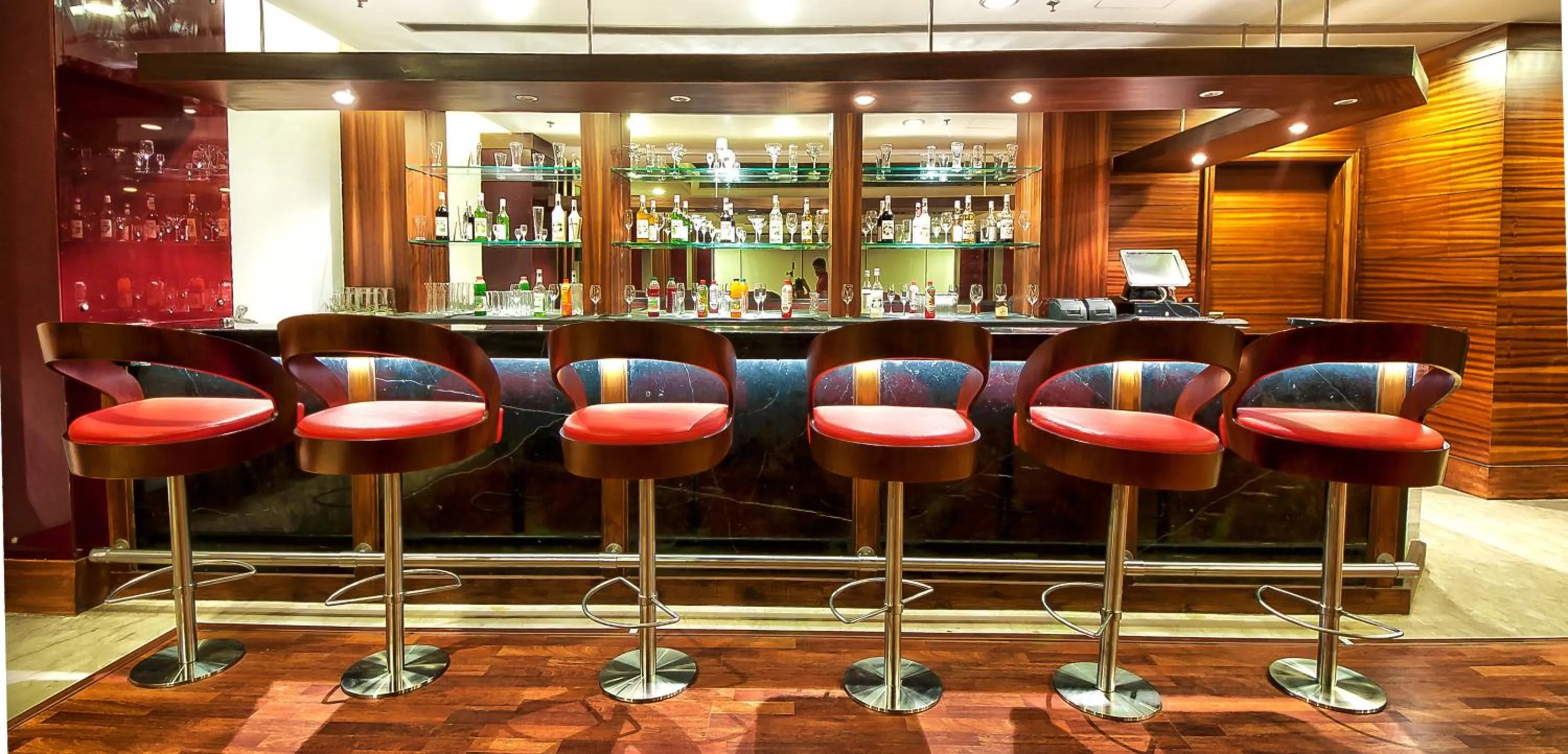 Lounge or bar in The Golden Plaza Hotel