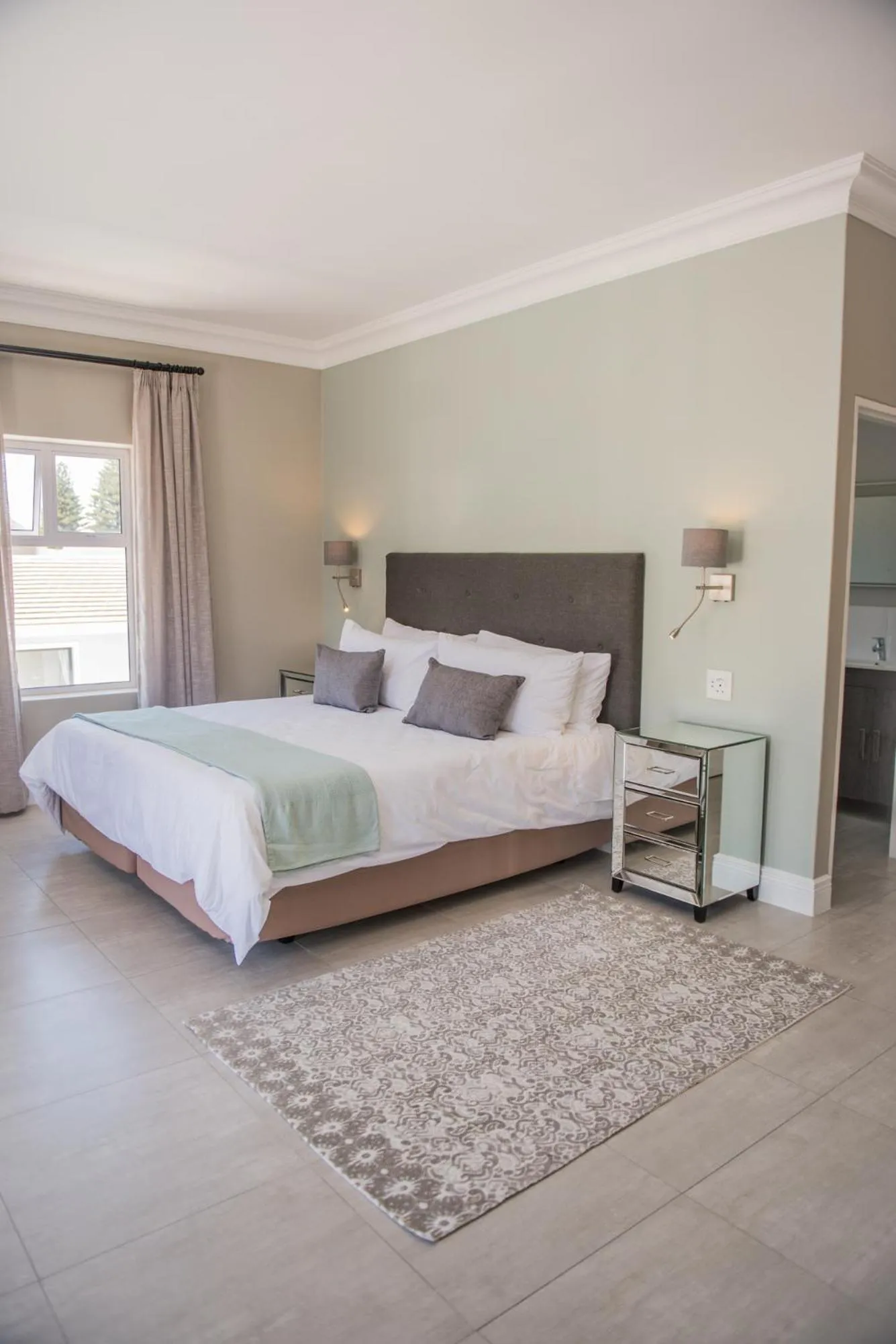 Bedroom, Bed in The Whale on Main B&B