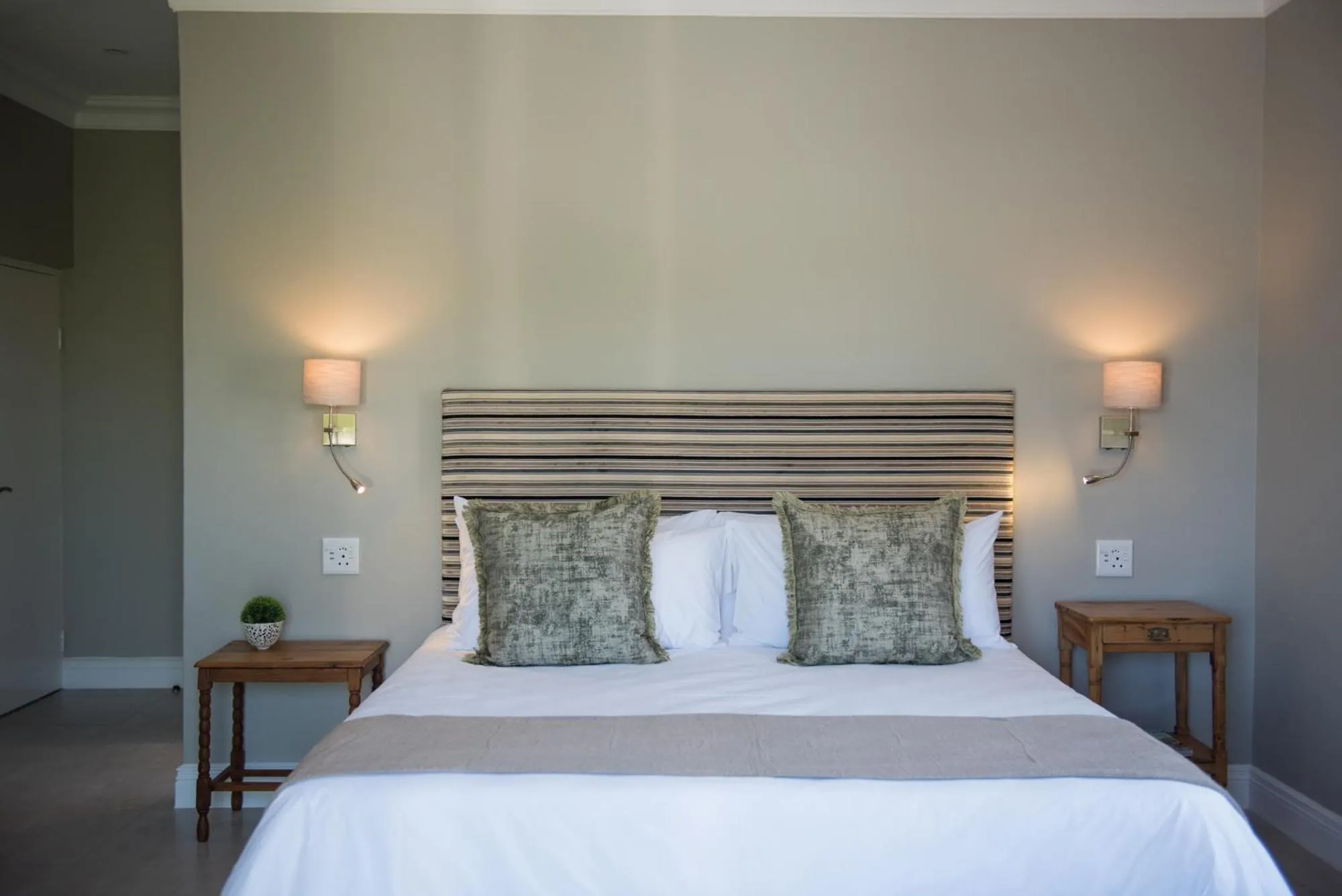 Bedroom, Bed in The Whale on Main B&B