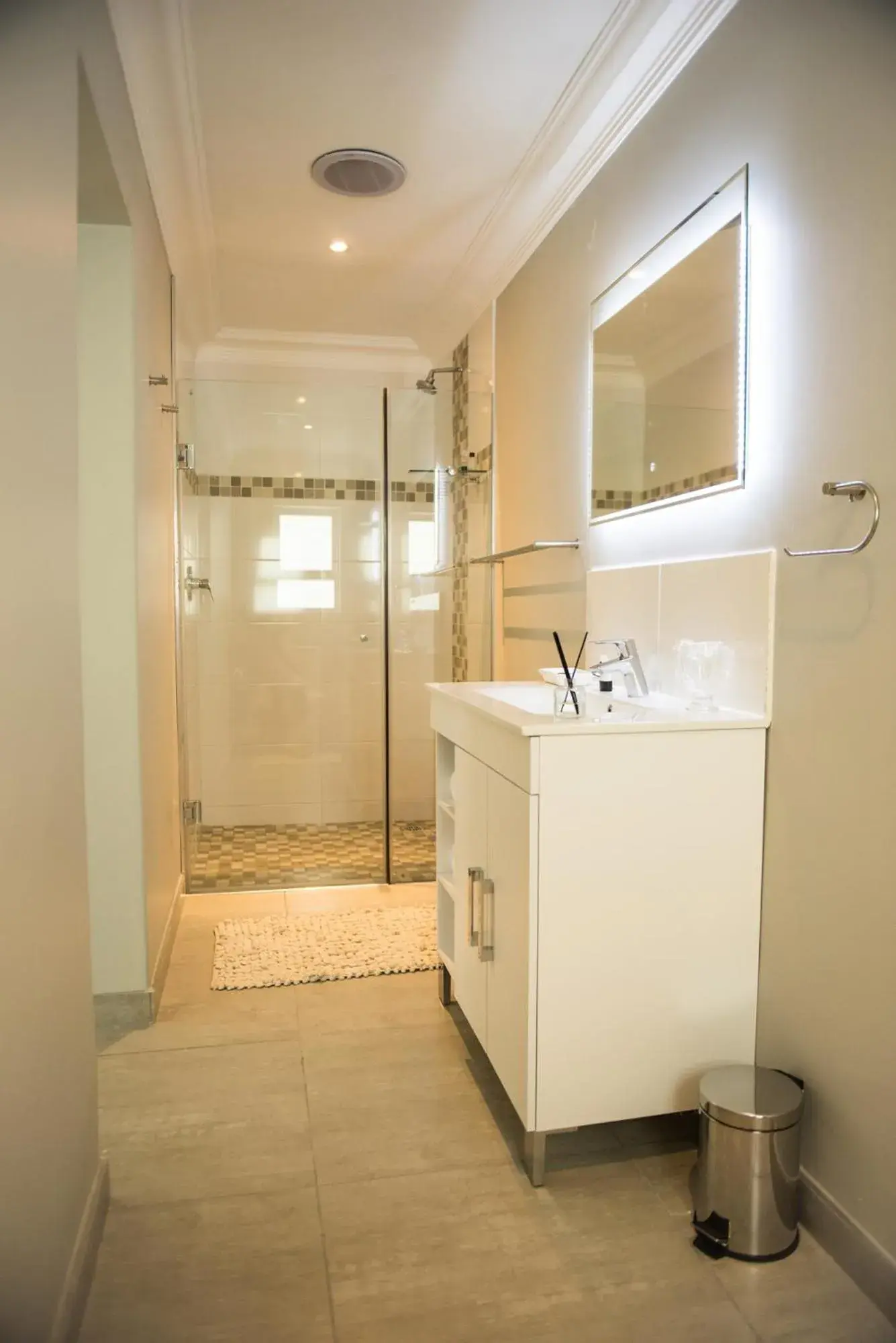 Deluxe Double Room - single occupancy in The Whale on Main B&B Deluxe Double Room - single occupancy in The Whale on Main B&B