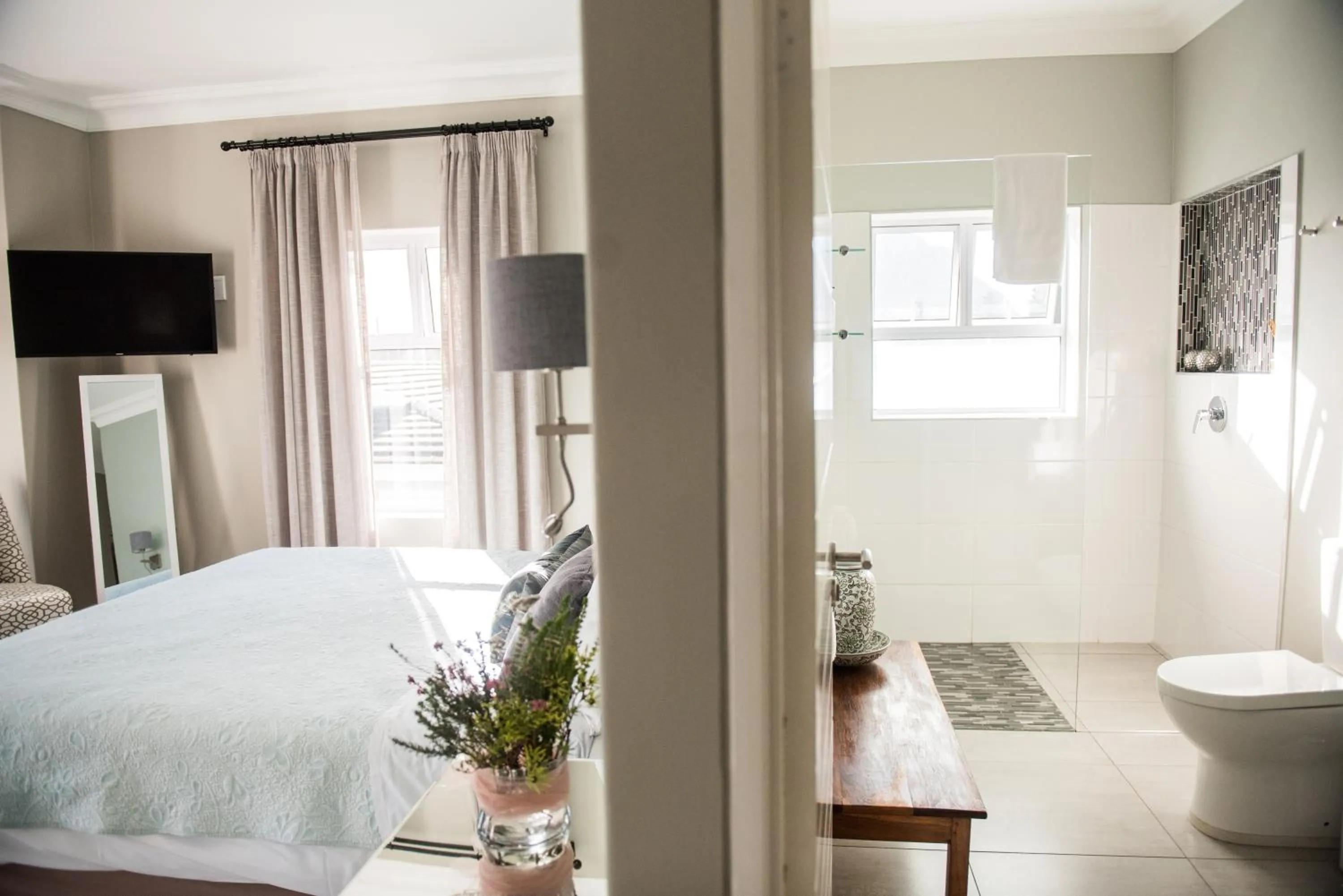 Bathroom, Bed in The Whale on Main B&B