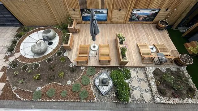 Garden in The Whale on Main B&B