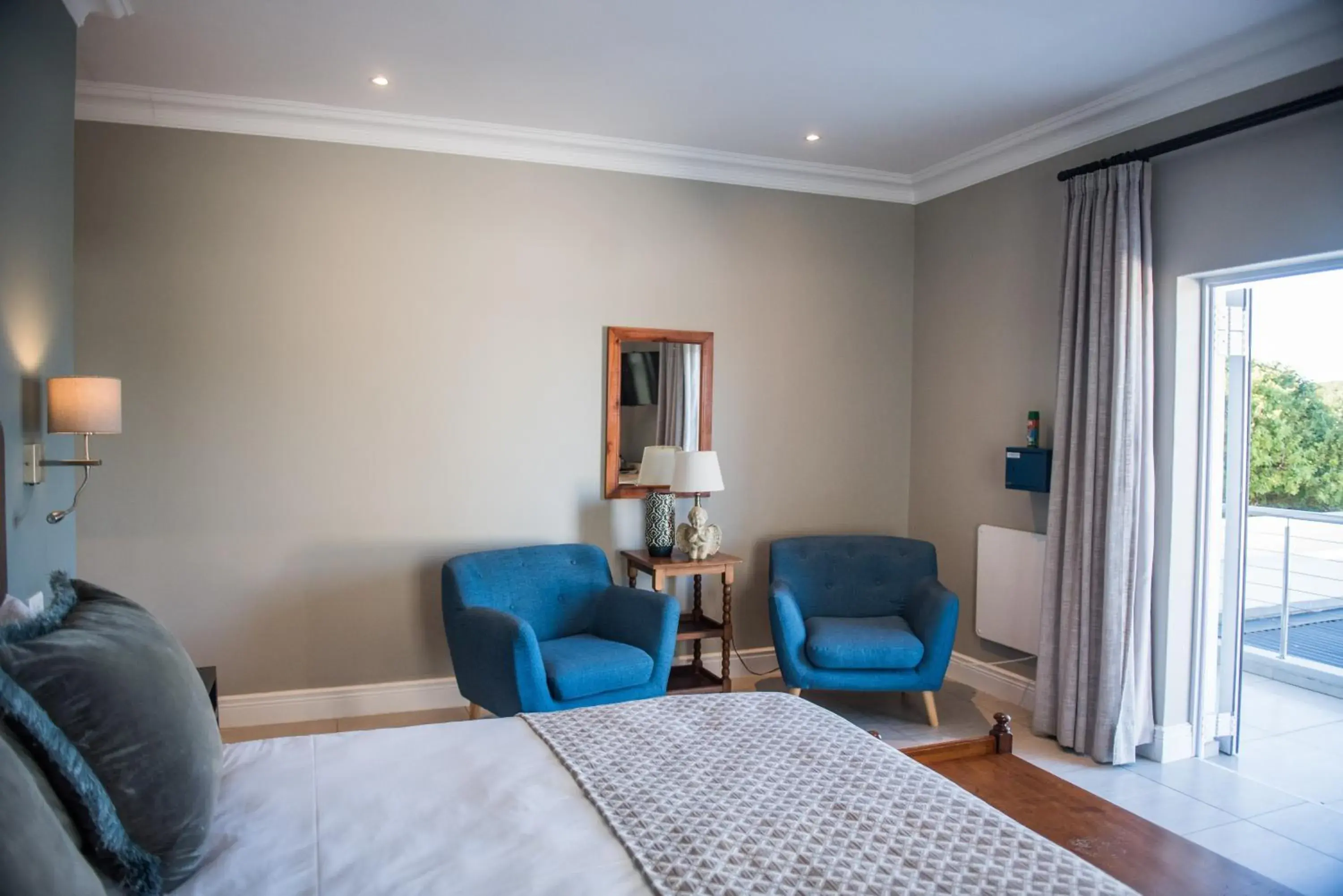 Deluxe King Room - single occupancy in The Whale on Main B&B Deluxe King Room - single occupancy in The Whale on Main B&B