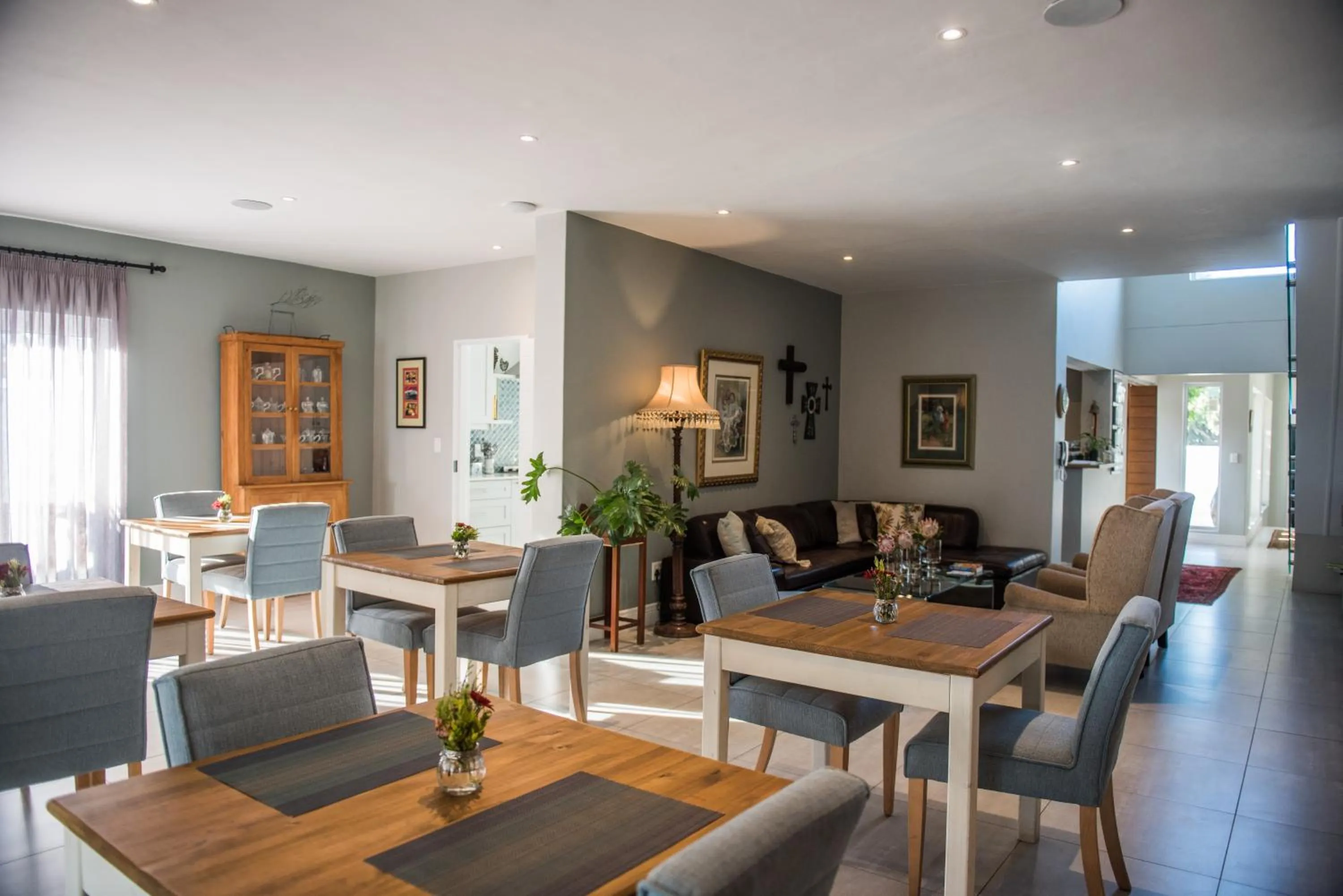 Breakfast in The Whale on Main B&B