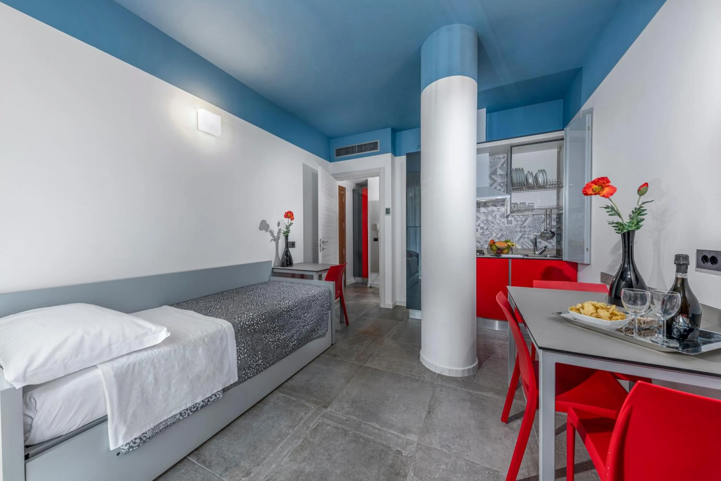 Living room, Bed in Residence Filmare