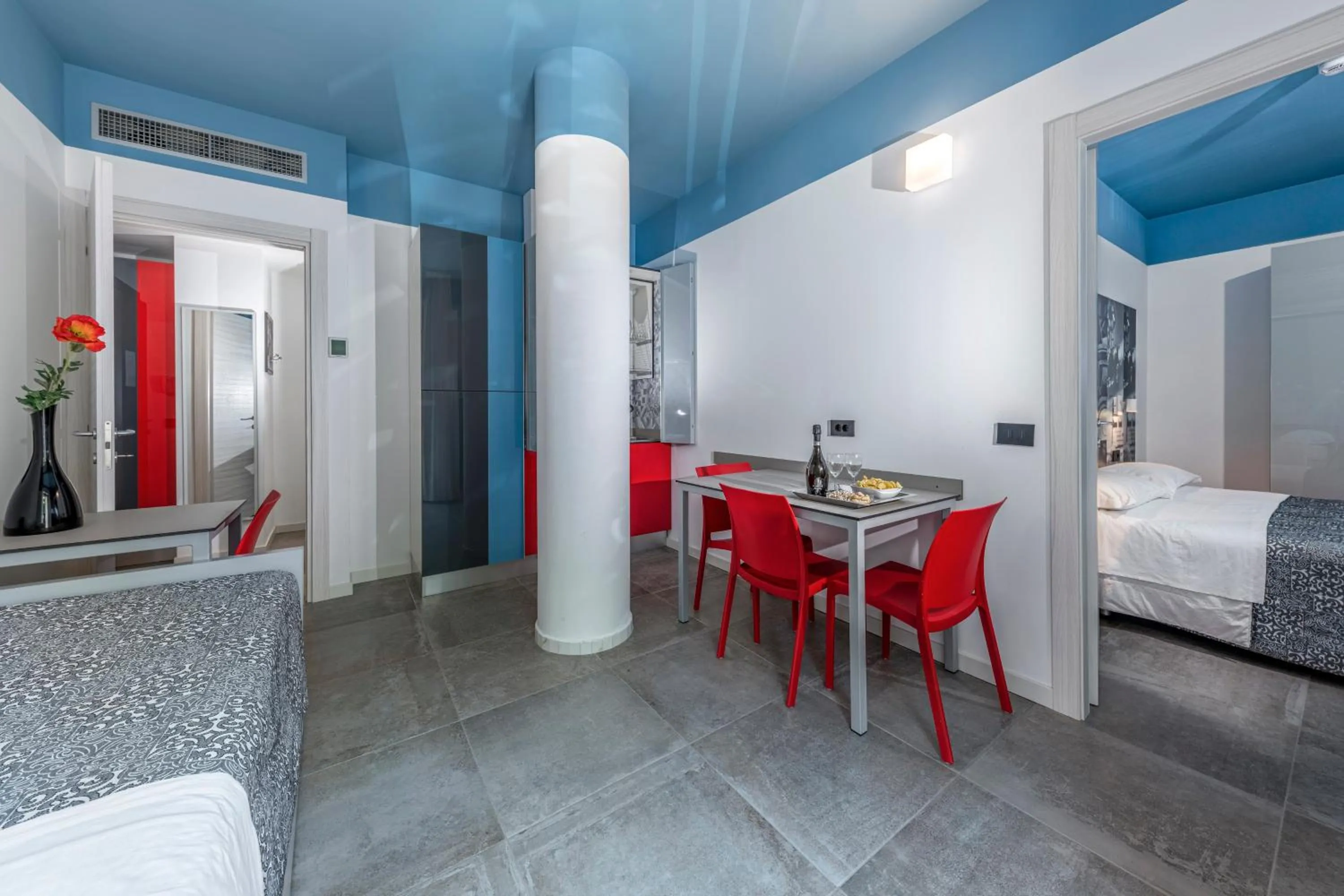 Living room, Bed in Residence Filmare