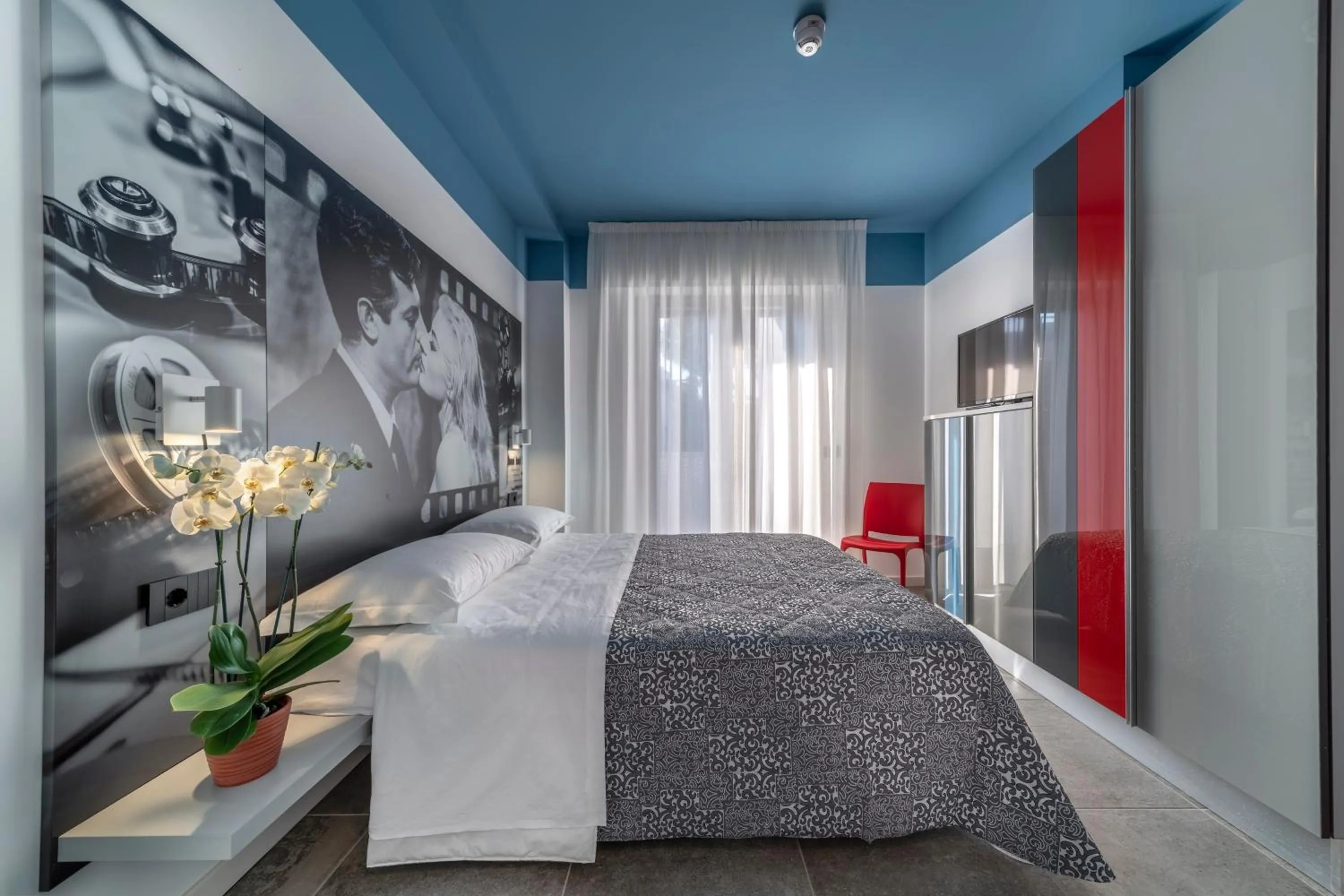 Bed in Residence Filmare