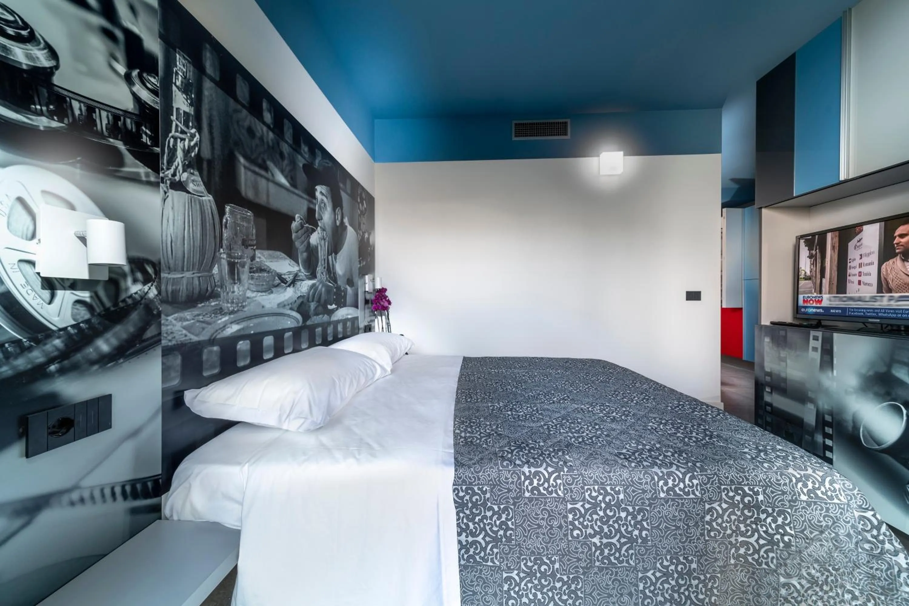 Bed in Residence Filmare