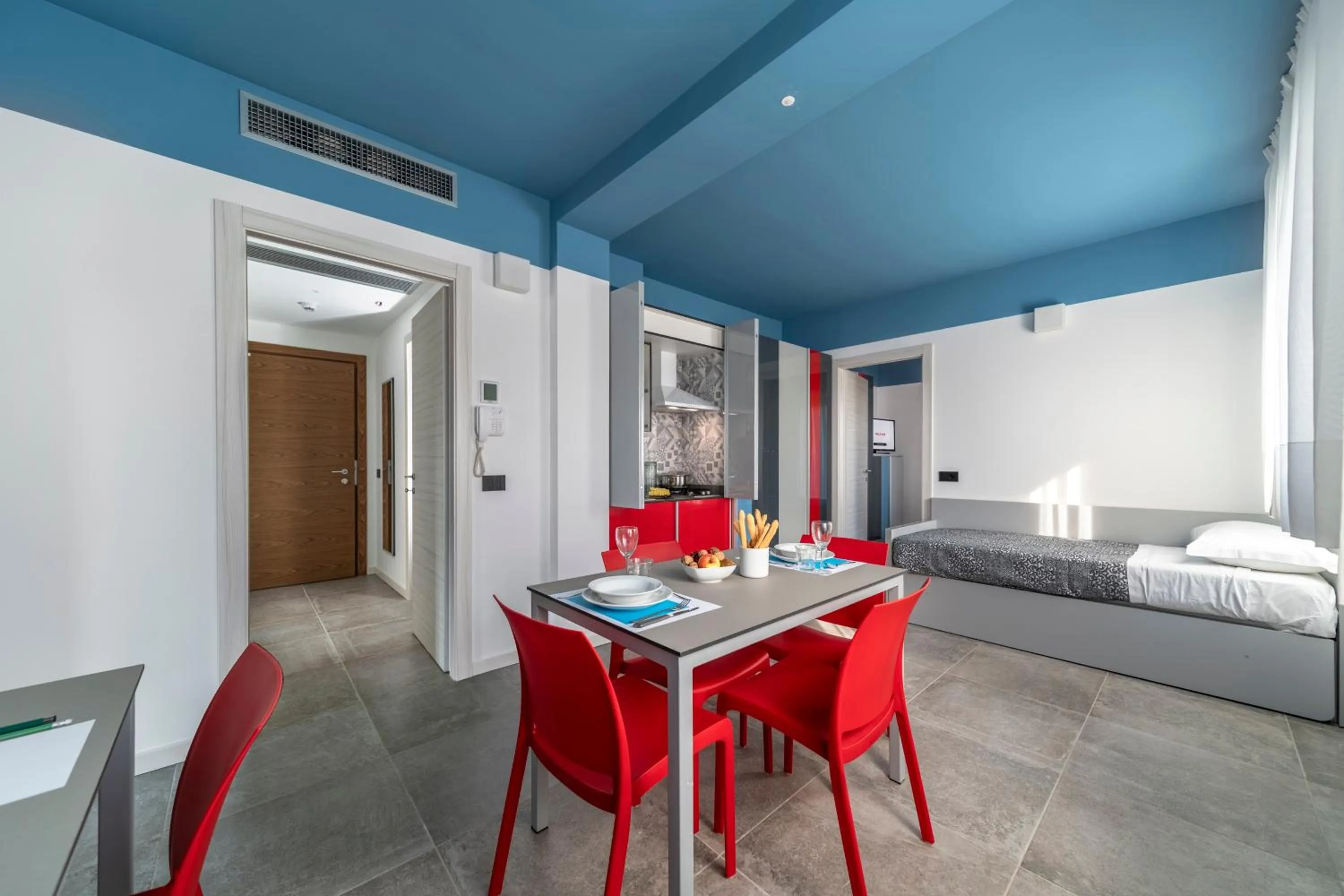 Bed in Residence Filmare