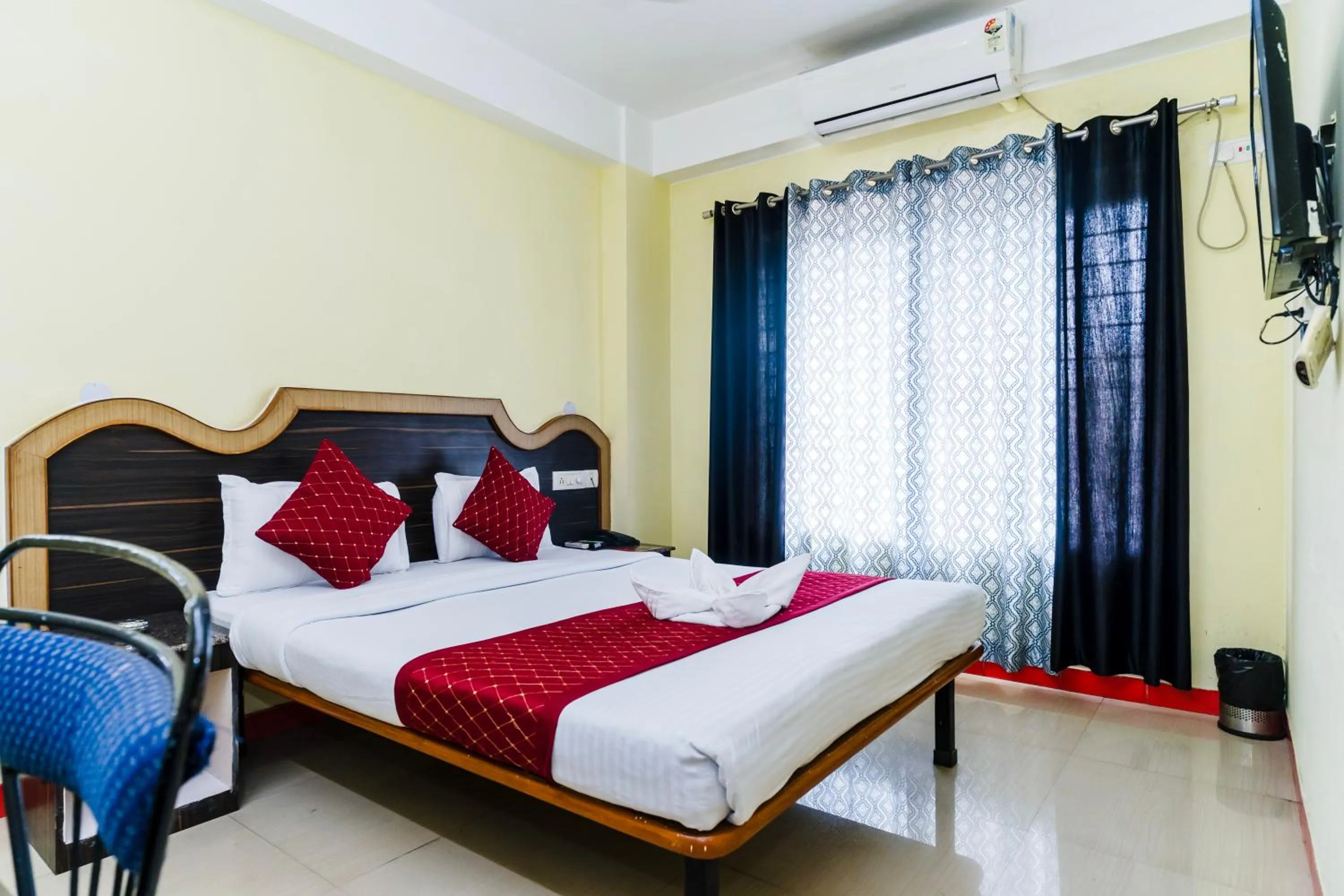 Photo of the whole room, Bed in HOTEL NILADRII GALAXY