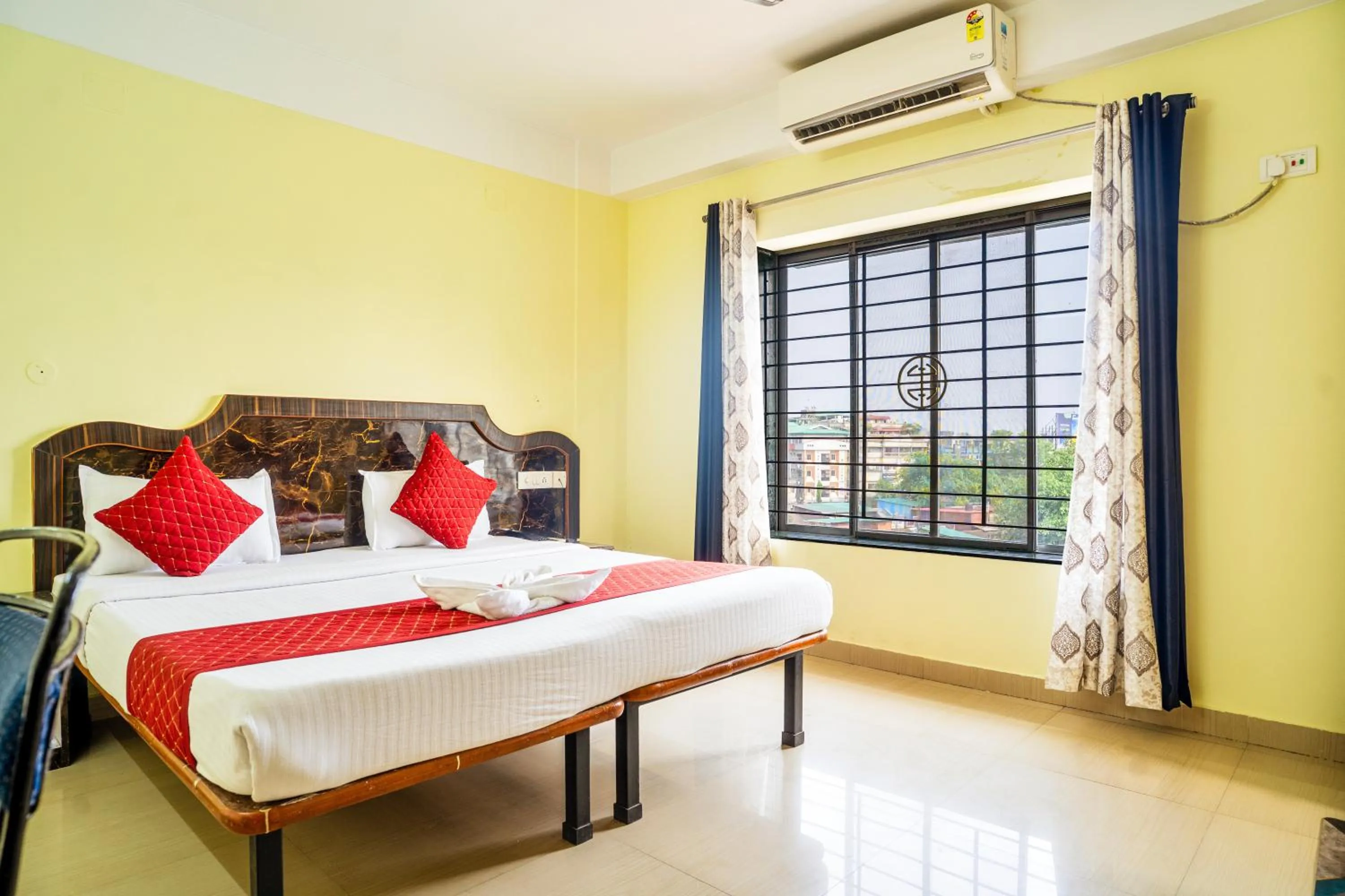 Bedroom, Bed in HOTEL NILADRII GALAXY