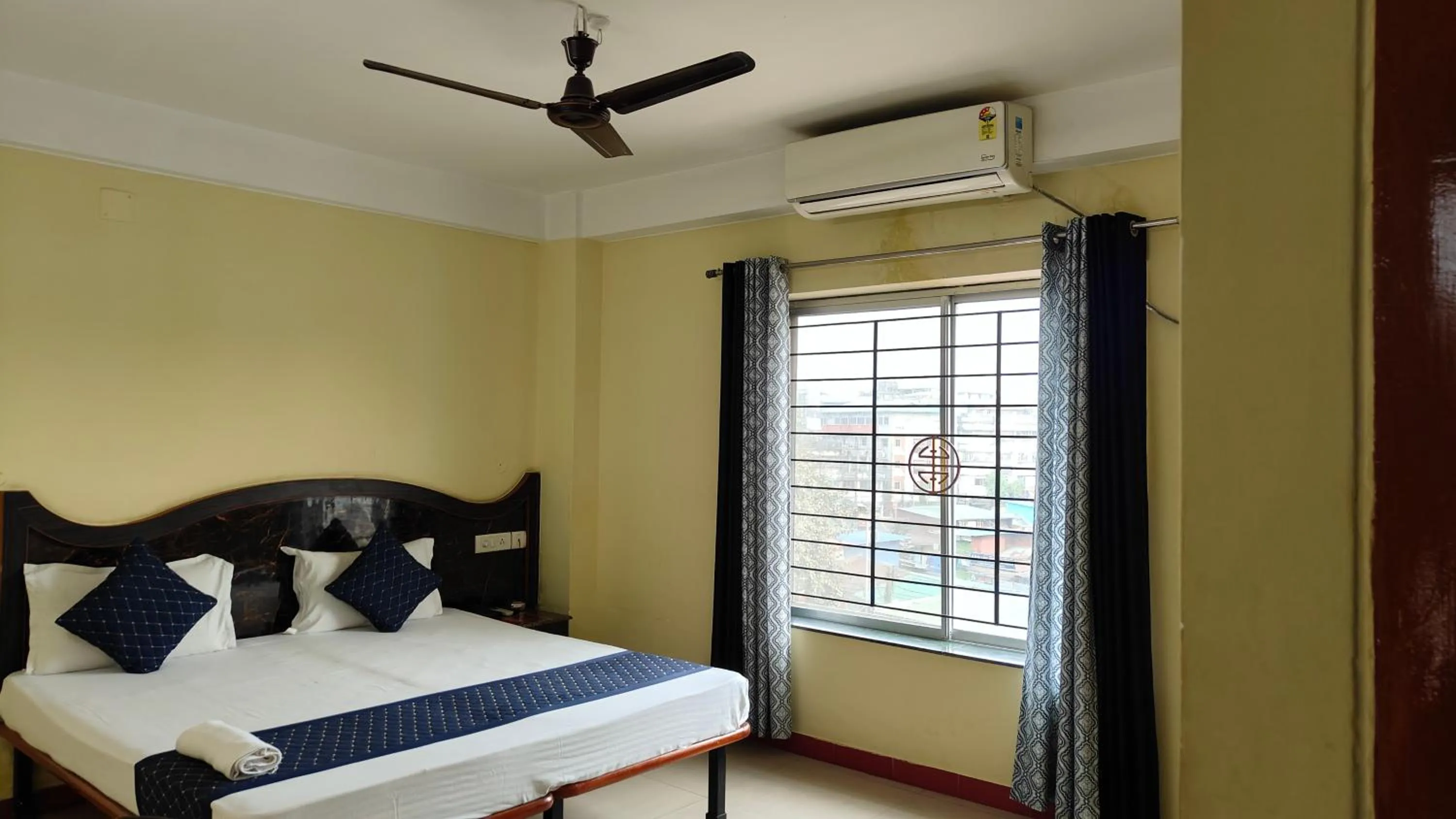 Photo of the whole room, Bed in HOTEL NILADRII GALAXY