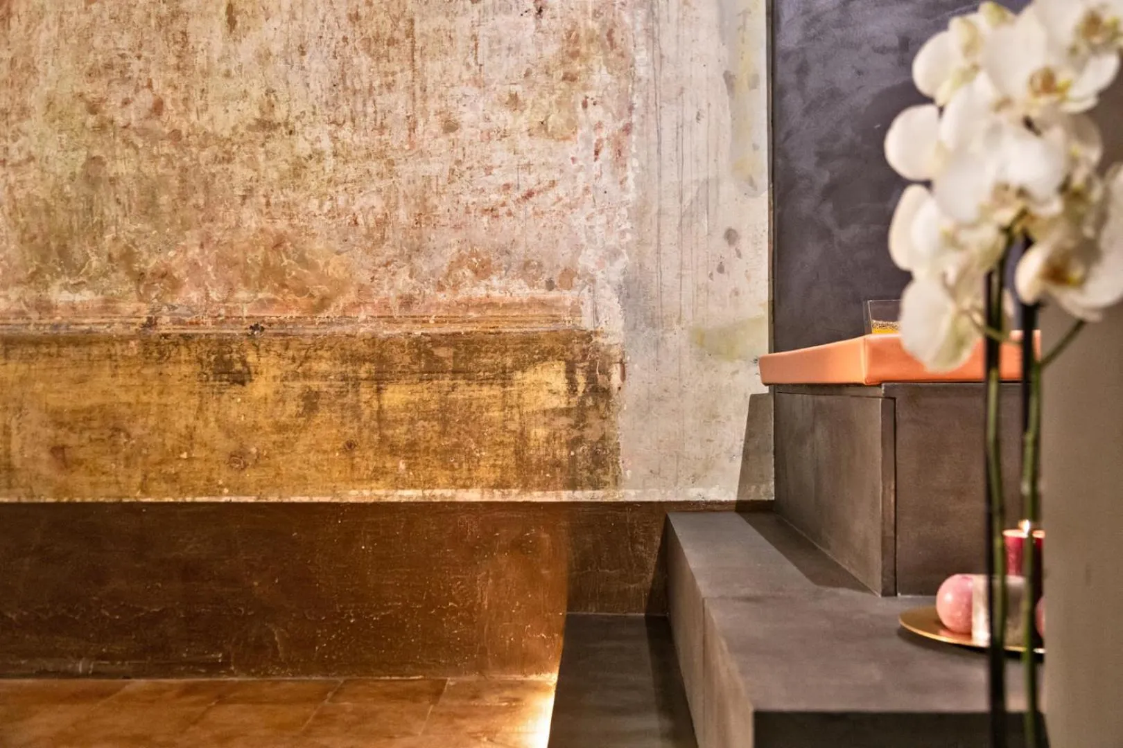 Decorative detail in Artemisia Domus - Centro Storico