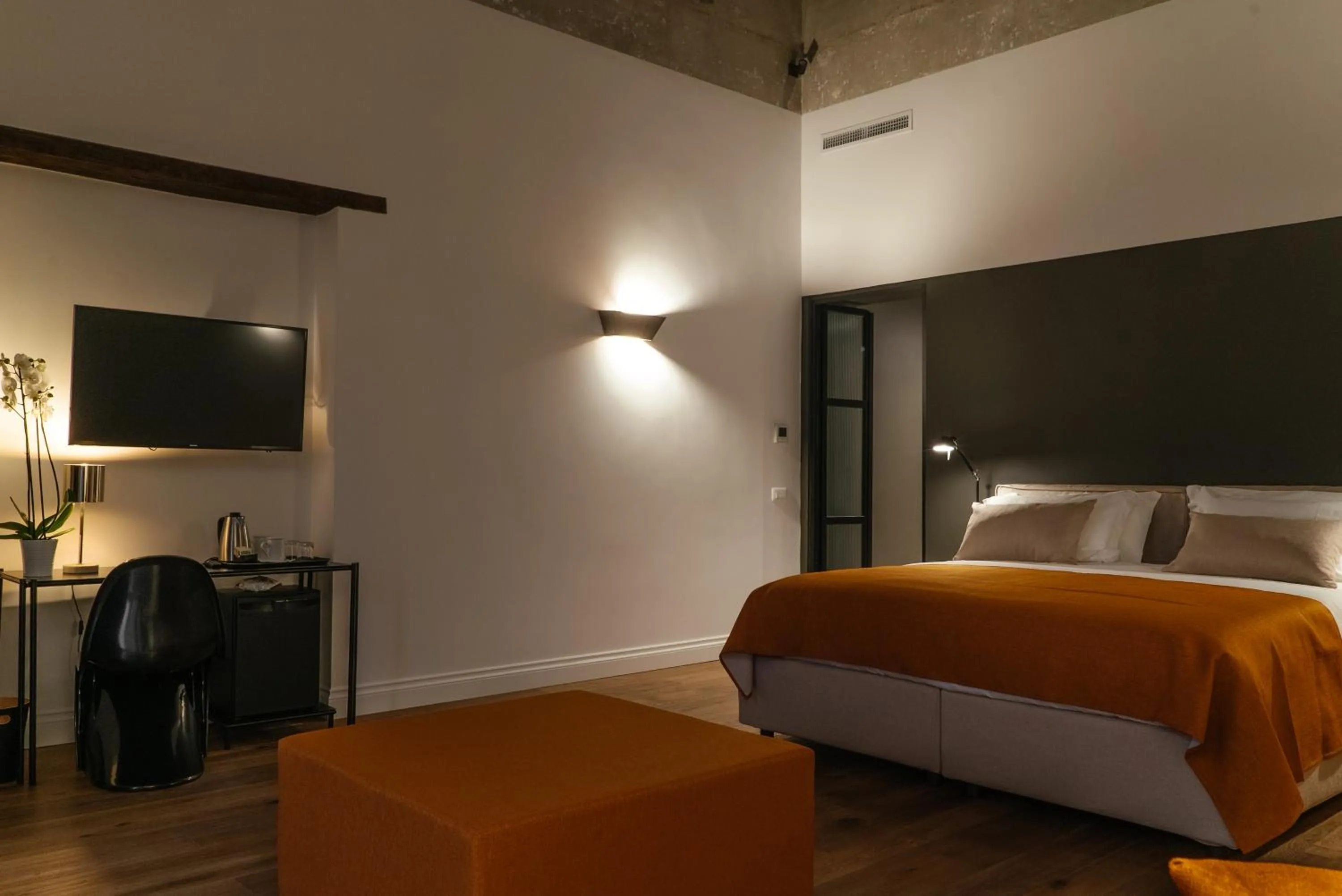 Photo of the whole room, Bed in Artemisia Domus - Centro Storico