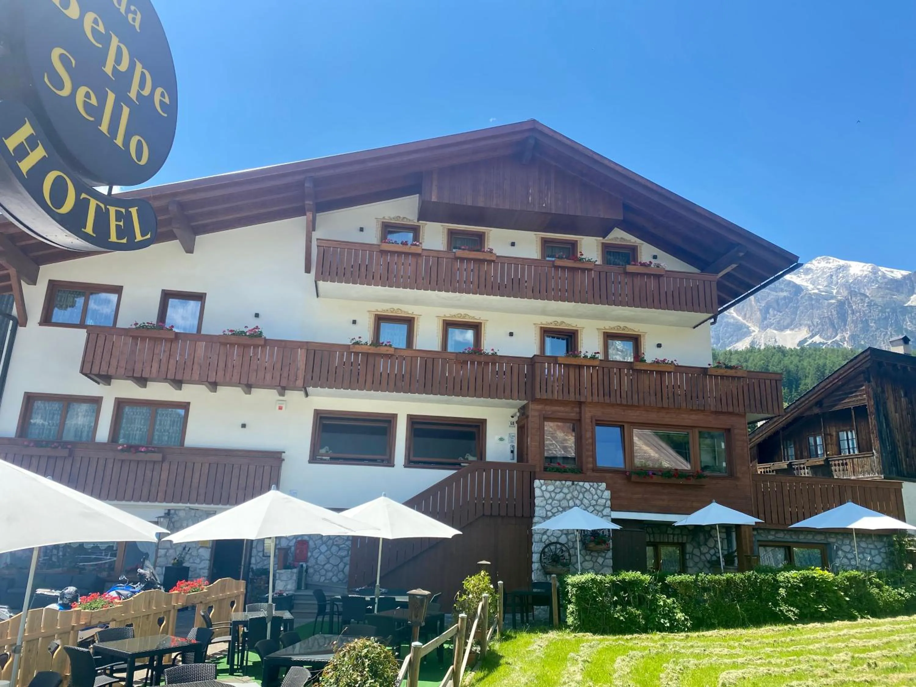 Property building in Hotel da Beppe Sello