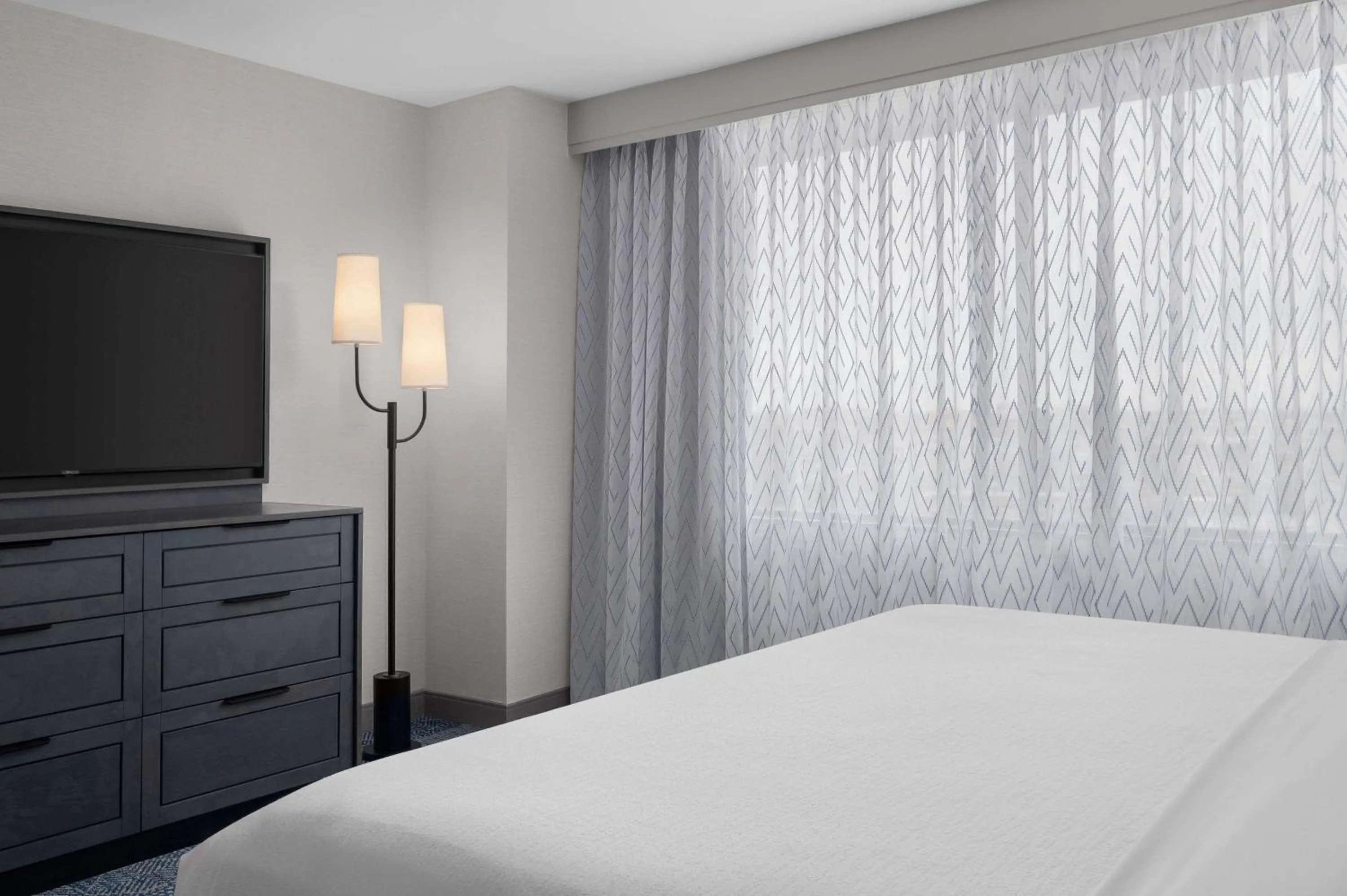 Bed in Embassy Suites by Hilton El Paso