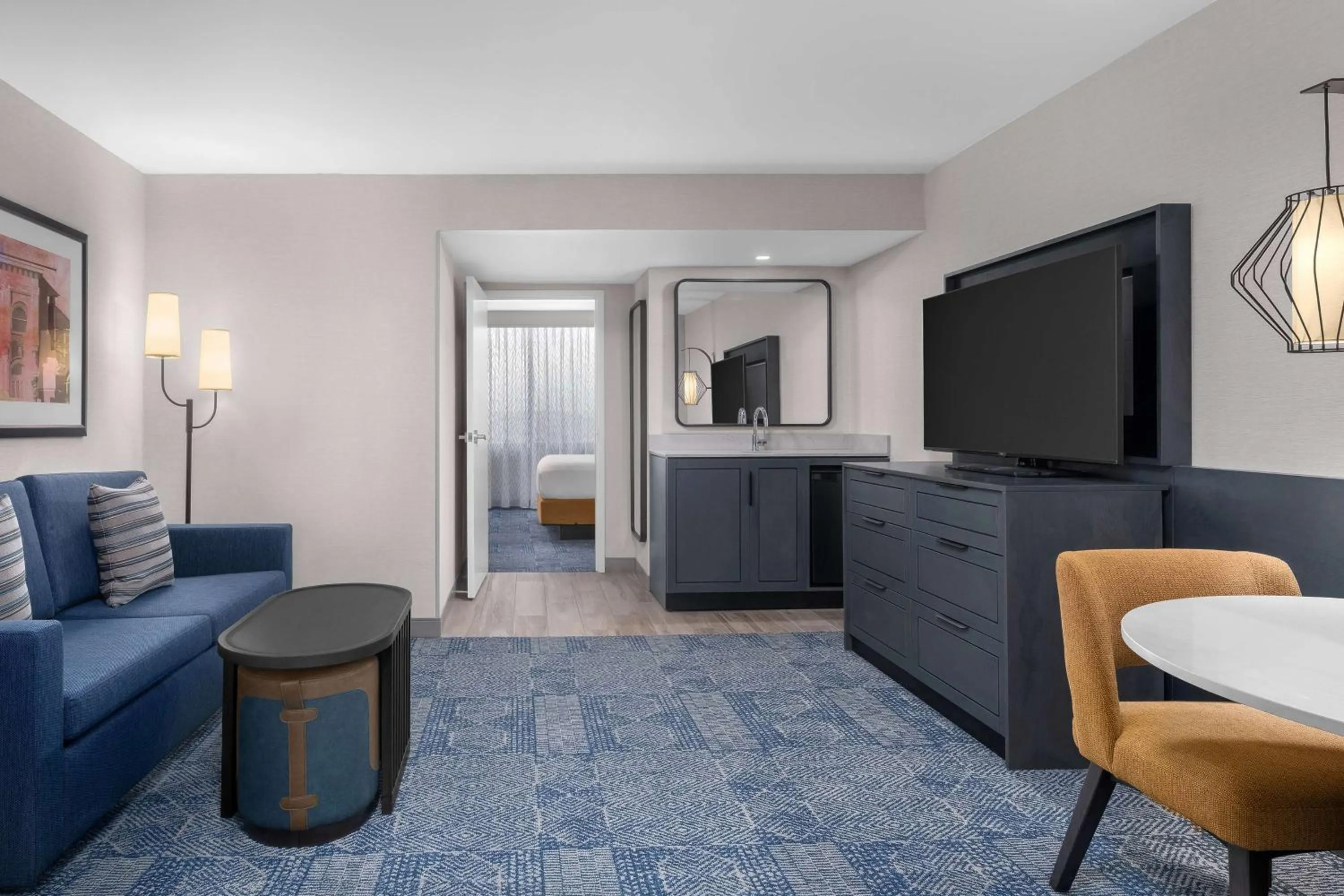 Living room, Bed in Embassy Suites by Hilton El Paso