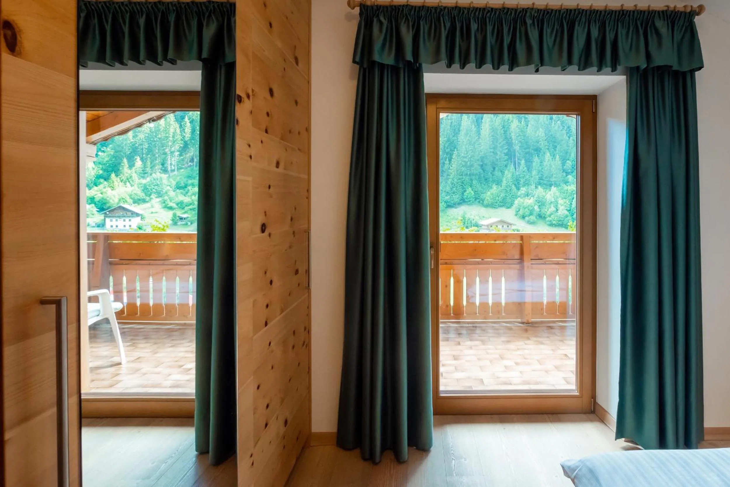 Balcony/Terrace, Bed in Hotel Feldrand