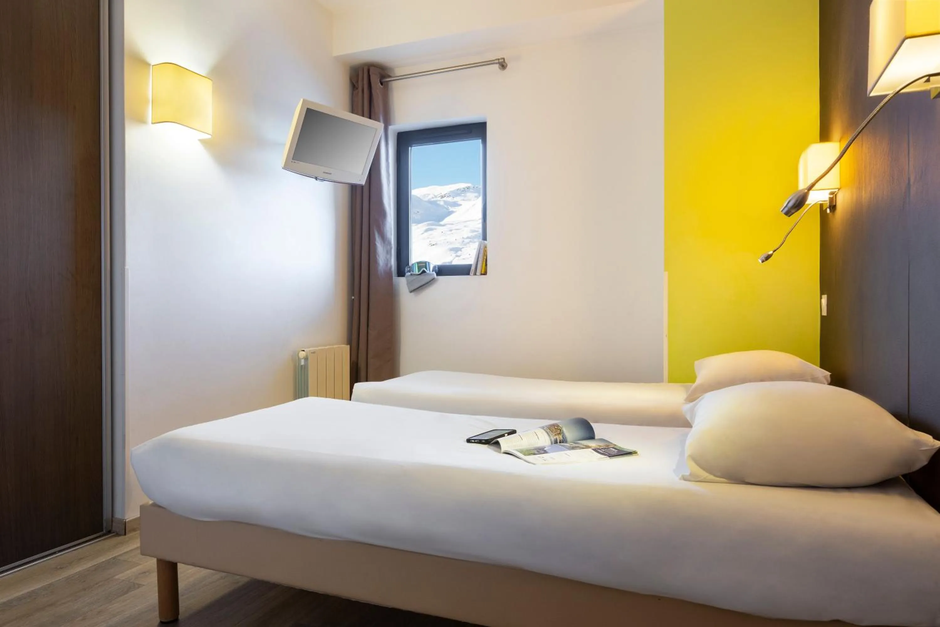 Bedroom, Bed in SOWELL RESIDENCES Pierre Blanche