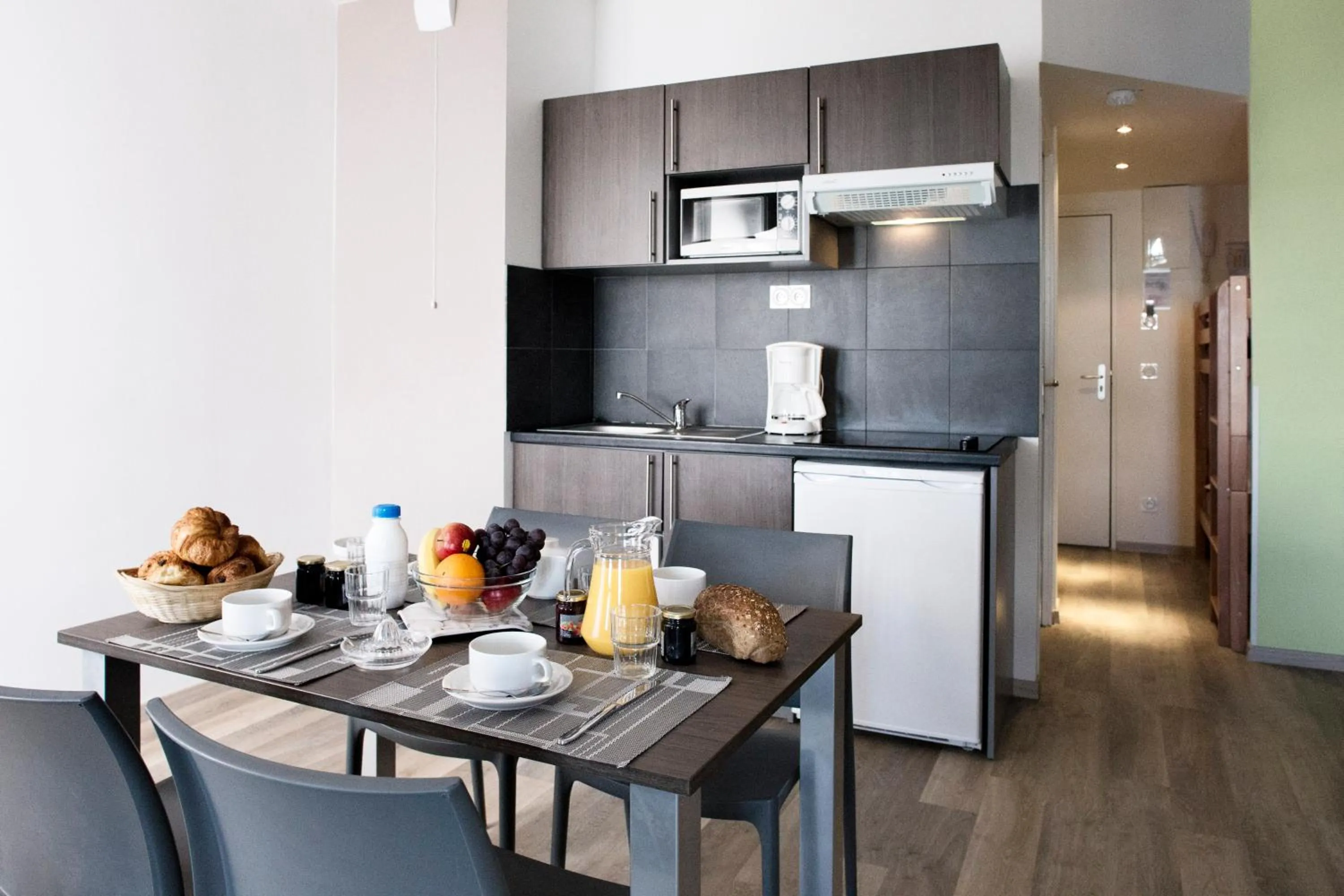 Dining area in SOWELL RESIDENCES Pierre Blanche