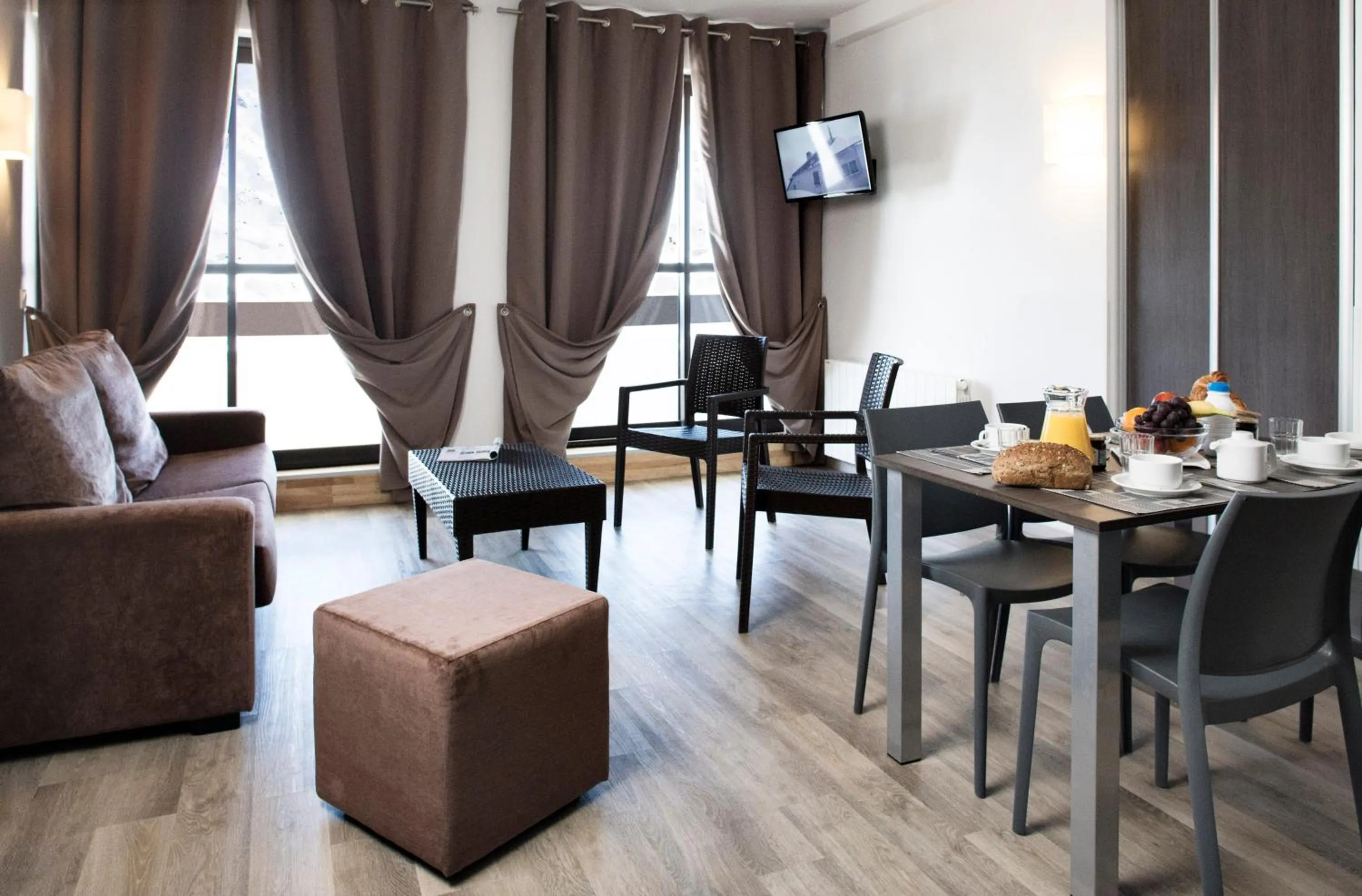 Dining area in SOWELL RESIDENCES Pierre Blanche