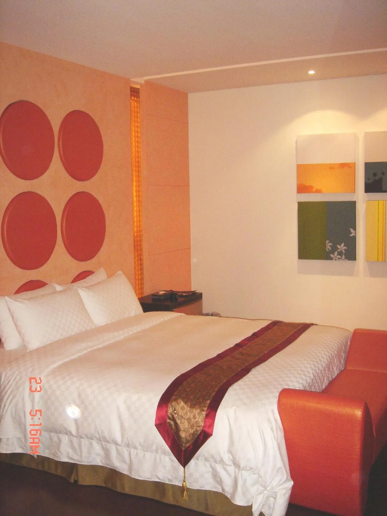 Bed in Hip Spa Motel