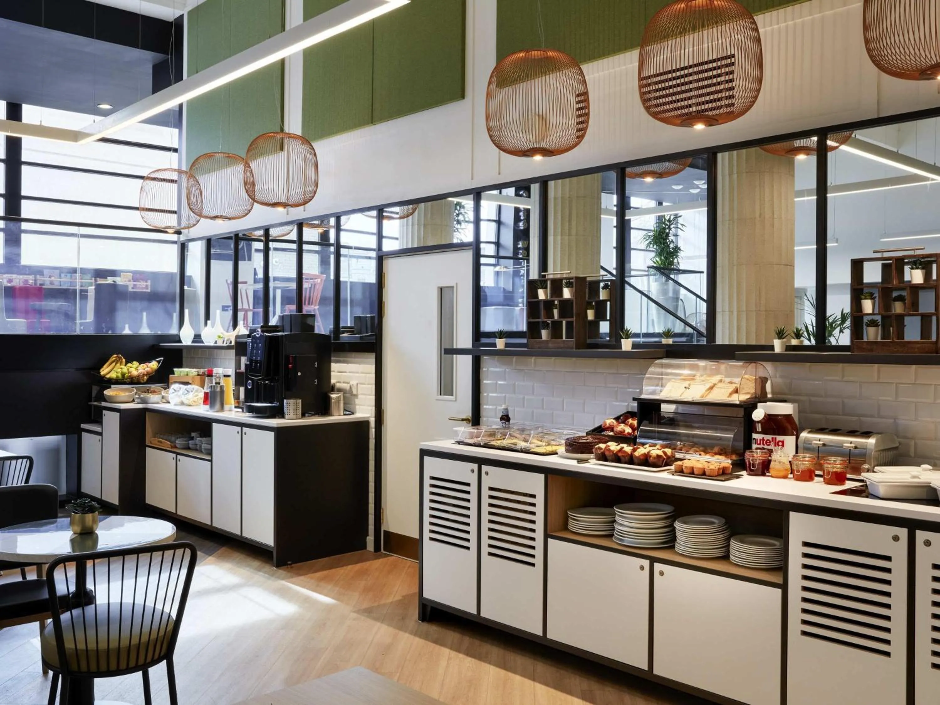 Breakfast in Aparthotel Adagio Liverpool City Centre