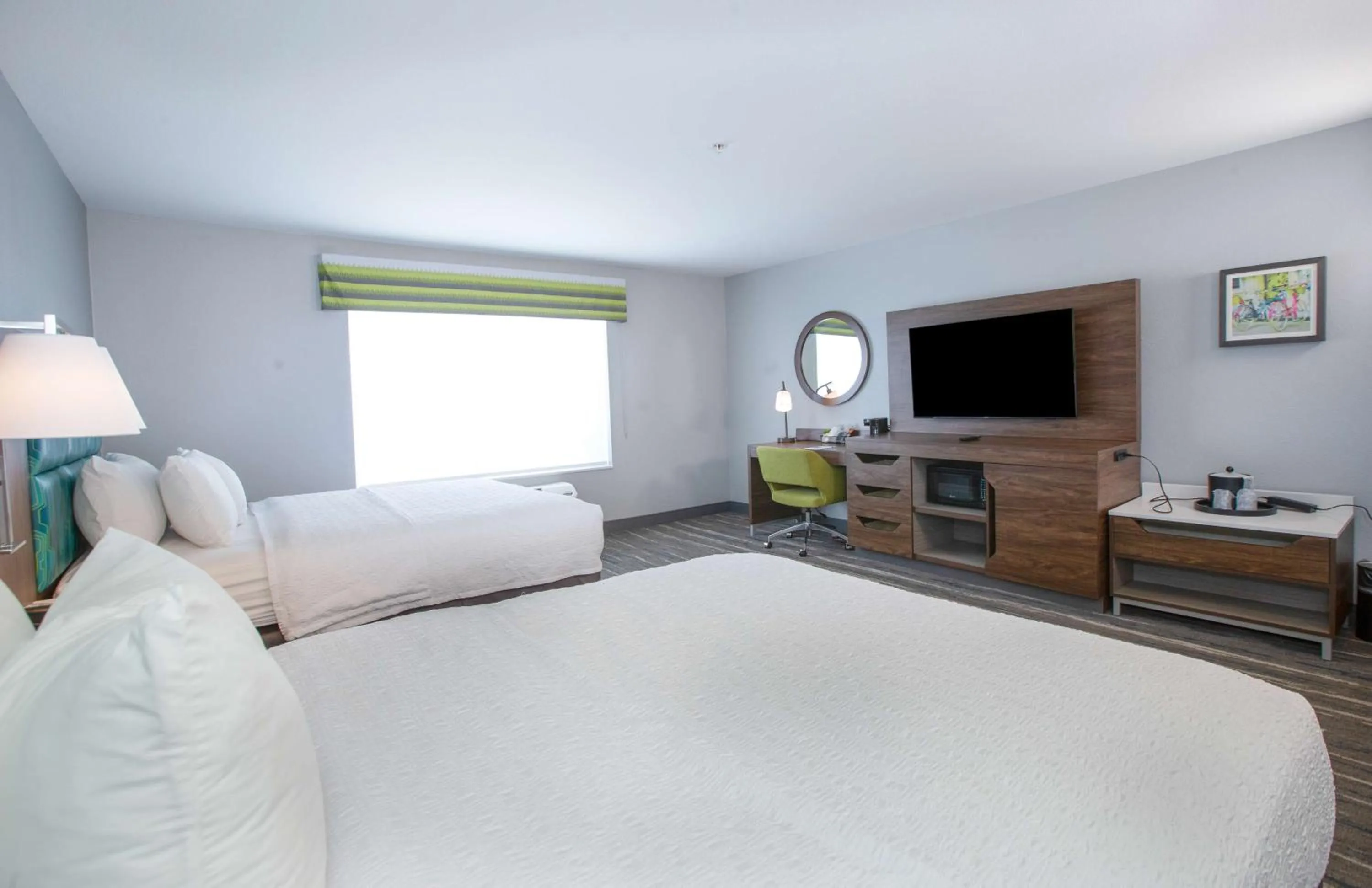 Bed in Hampton Inn & Suites Fort Worth-West-I-30