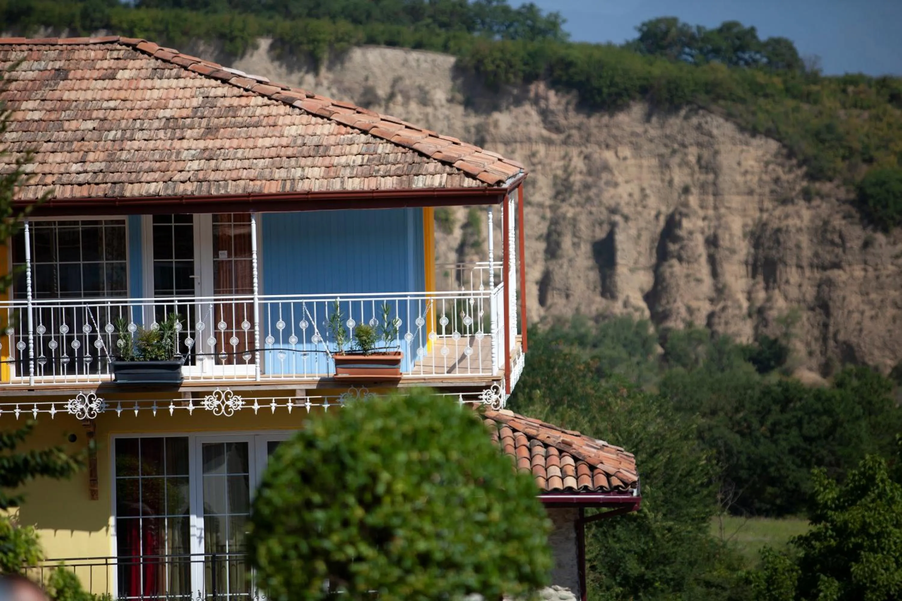 Property building in Chateau Mere