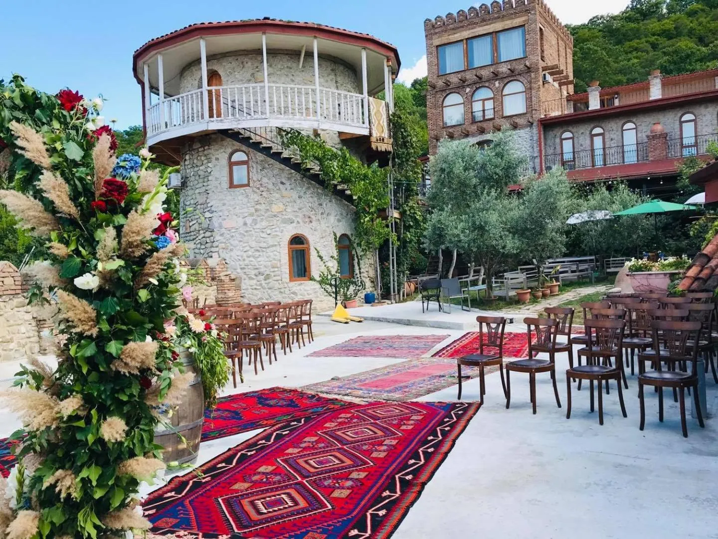 Property building in Chateau Mere