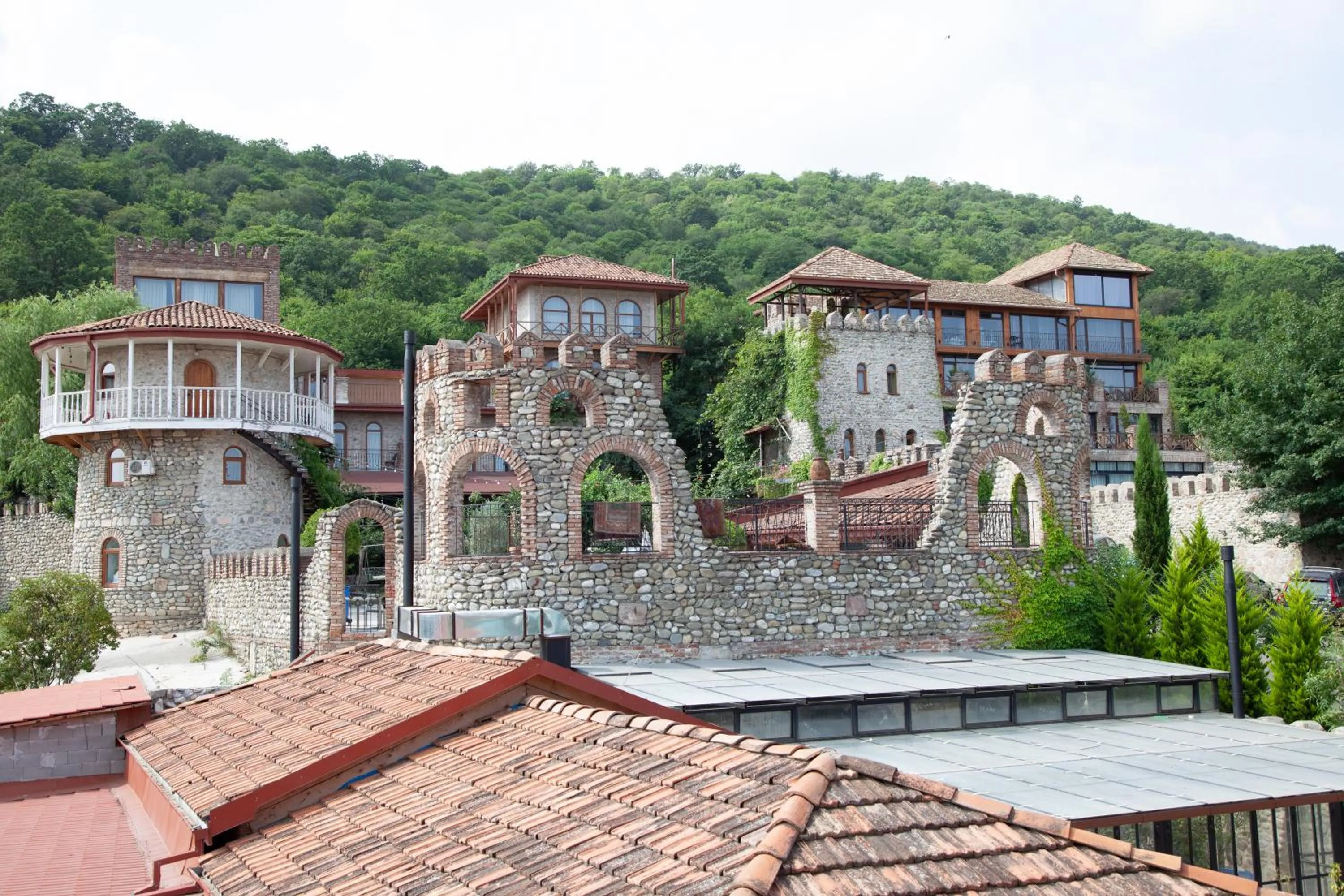 Property building in Chateau Mere