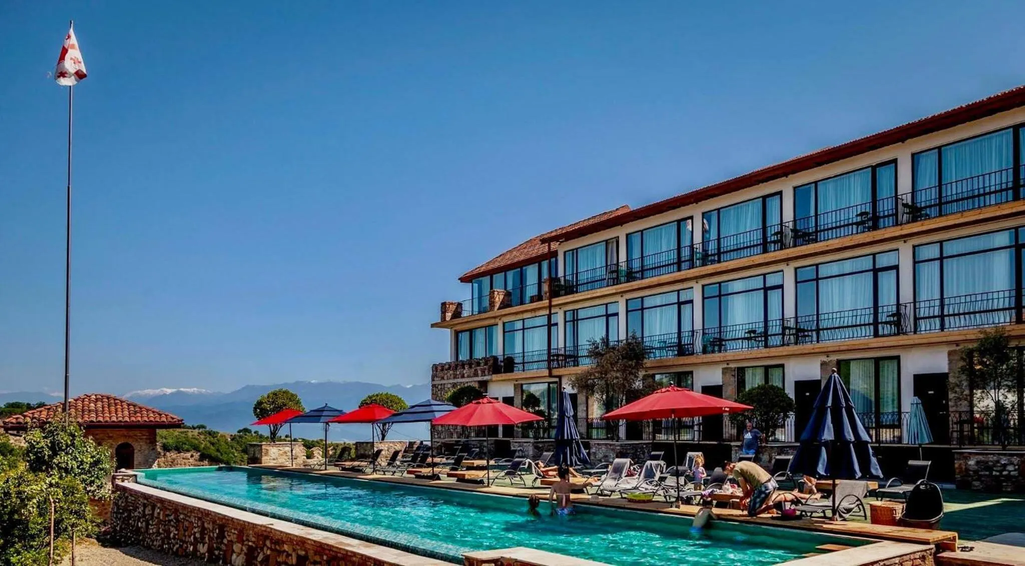 Property building in Chateau Mere