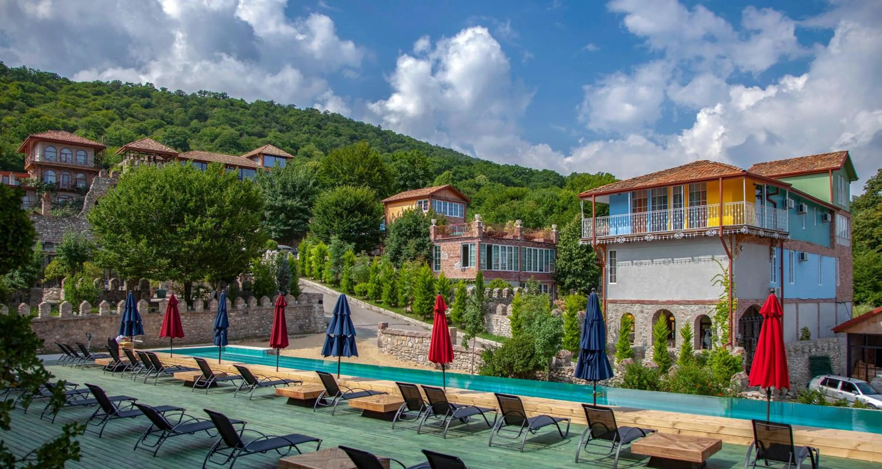 Property building in Chateau Mere