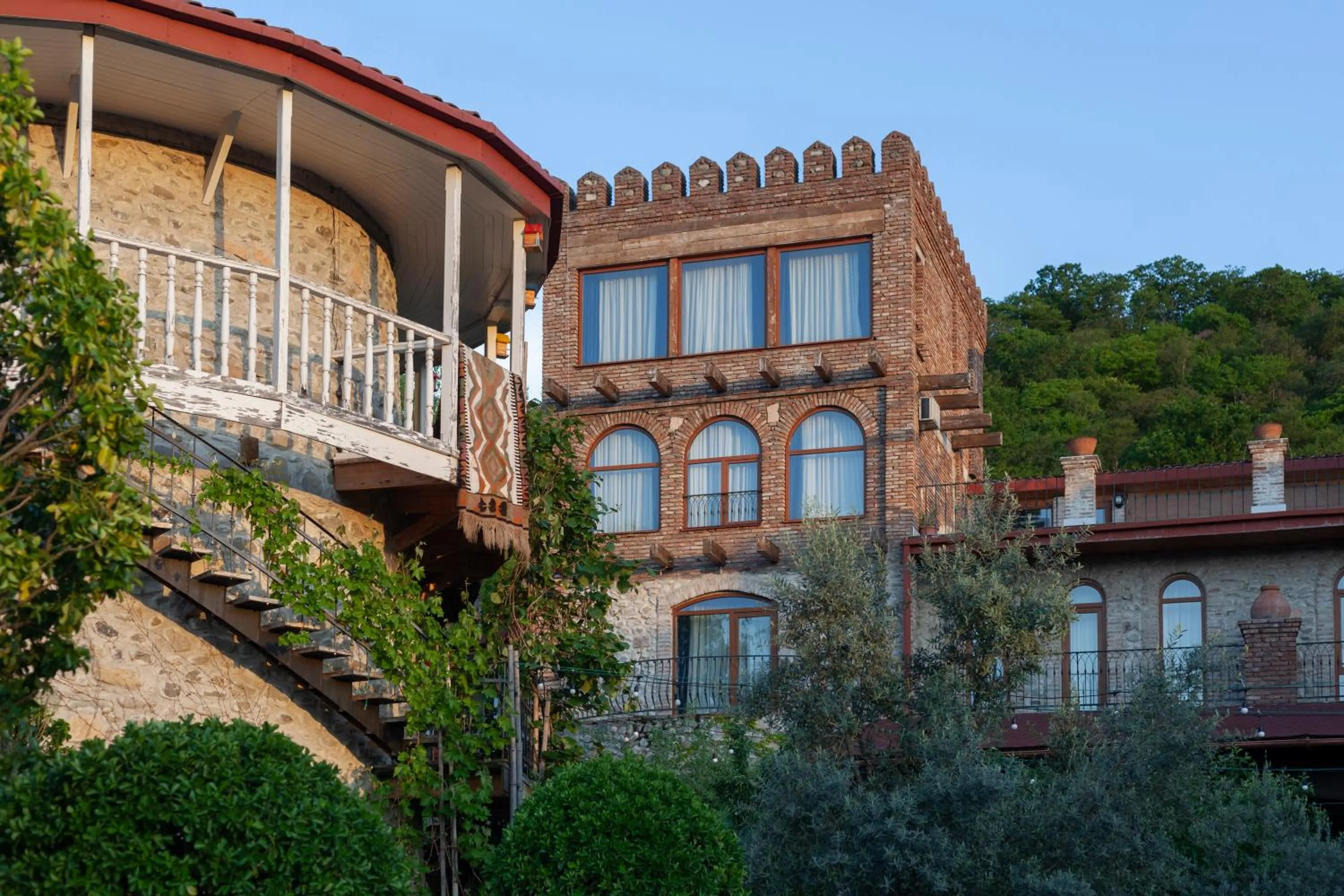 Property building in Chateau Mere