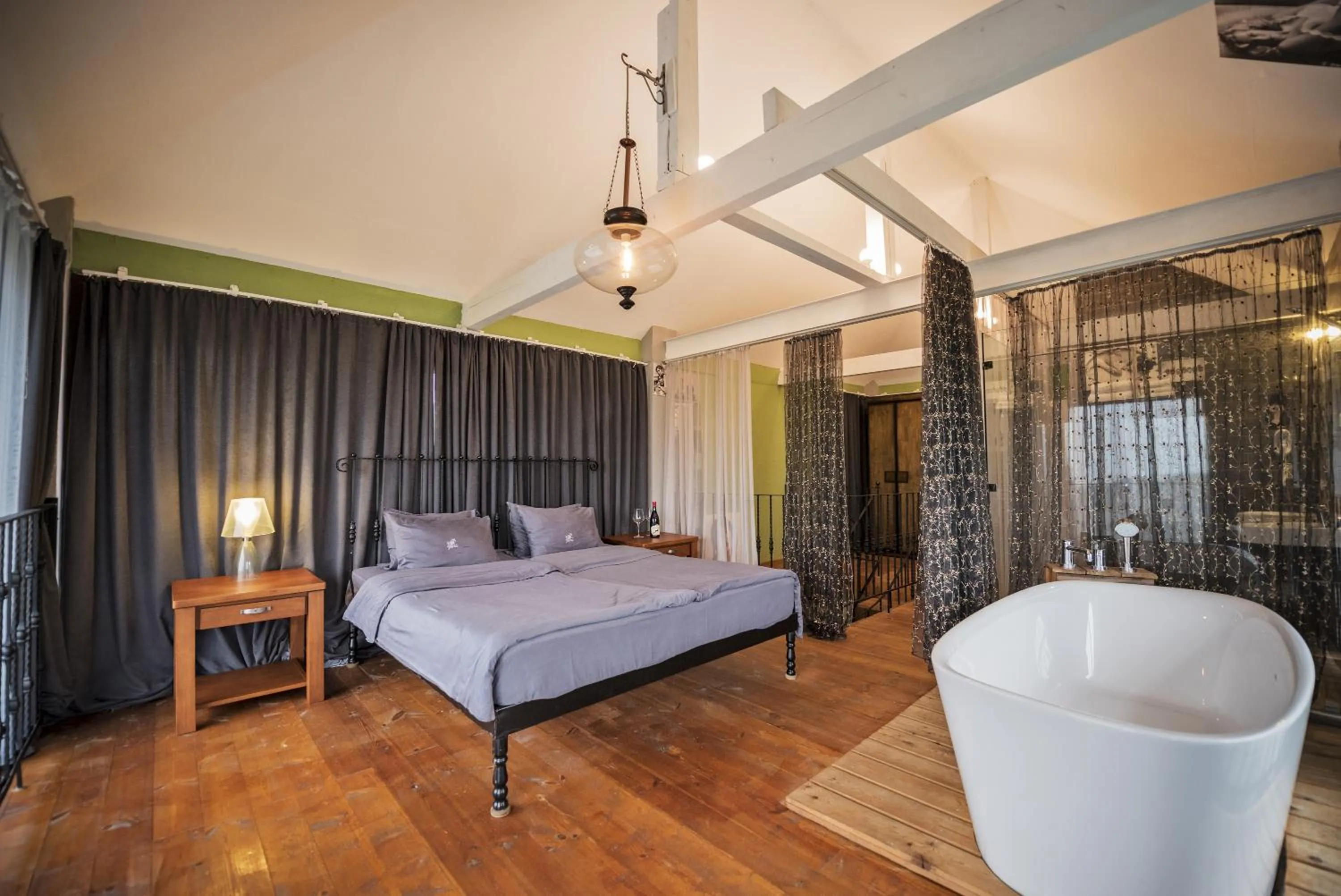 Photo of the whole room, Bed in Chateau Mere