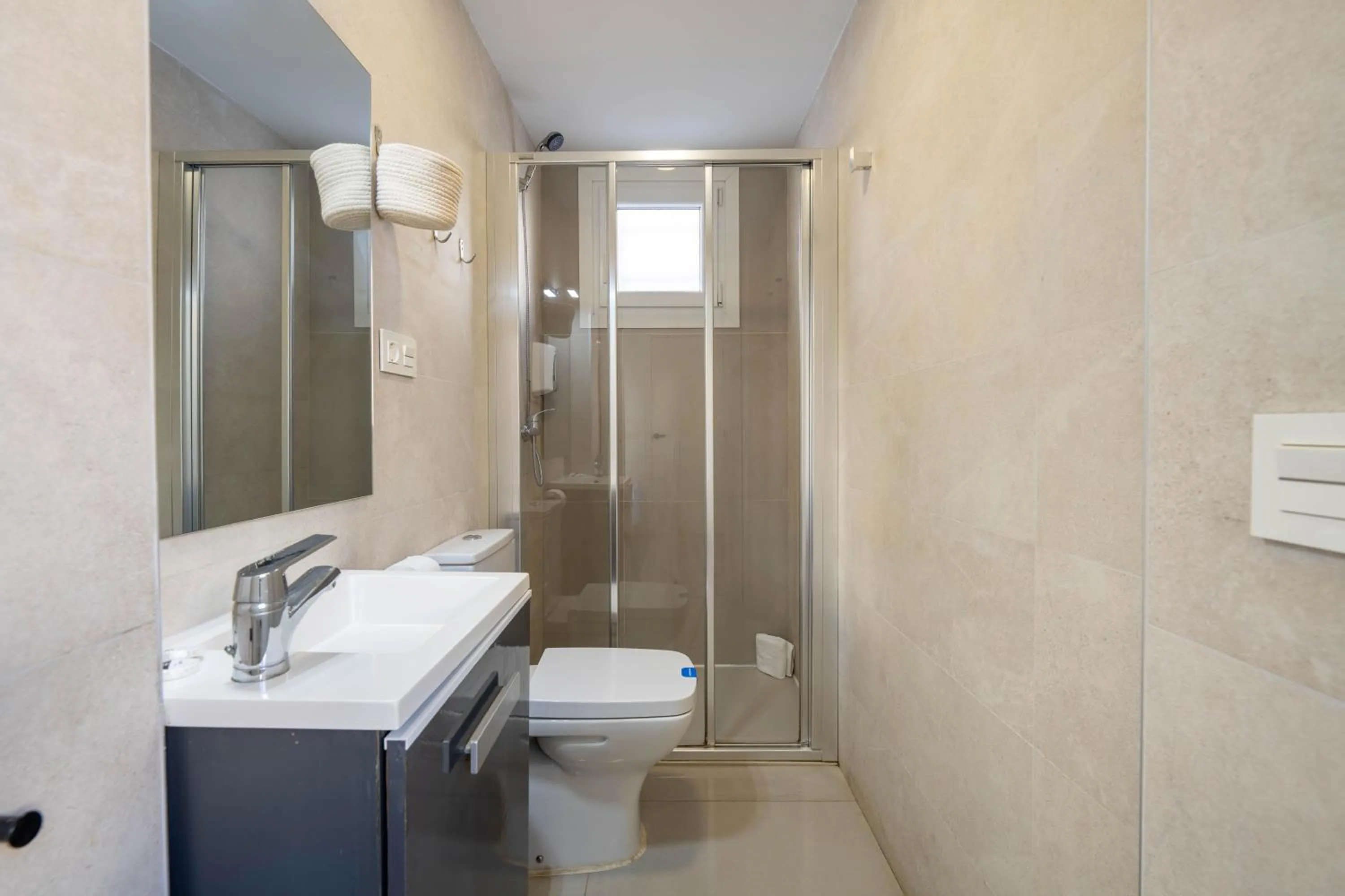Shower in BF Rooms Almeria Centro