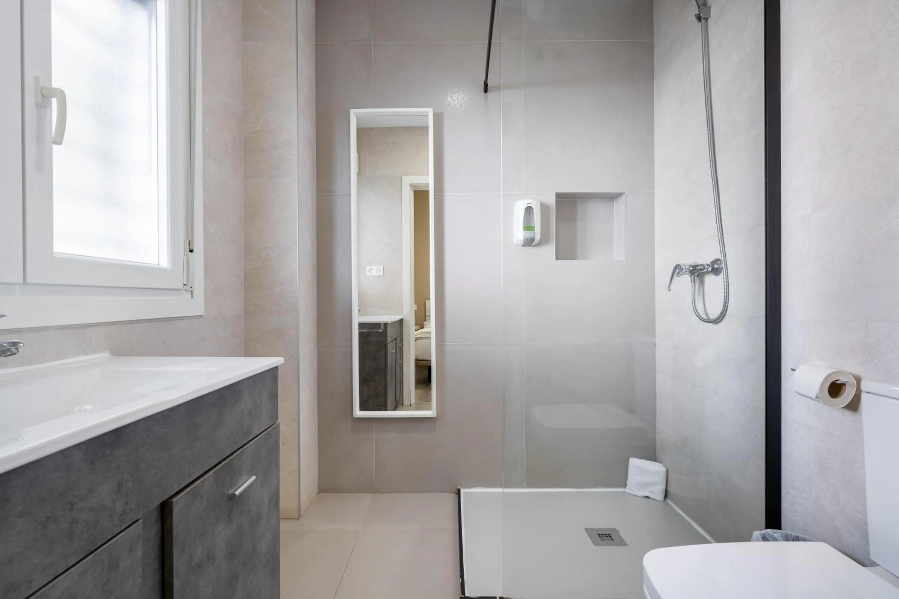 Shower in BF Rooms Almeria Centro