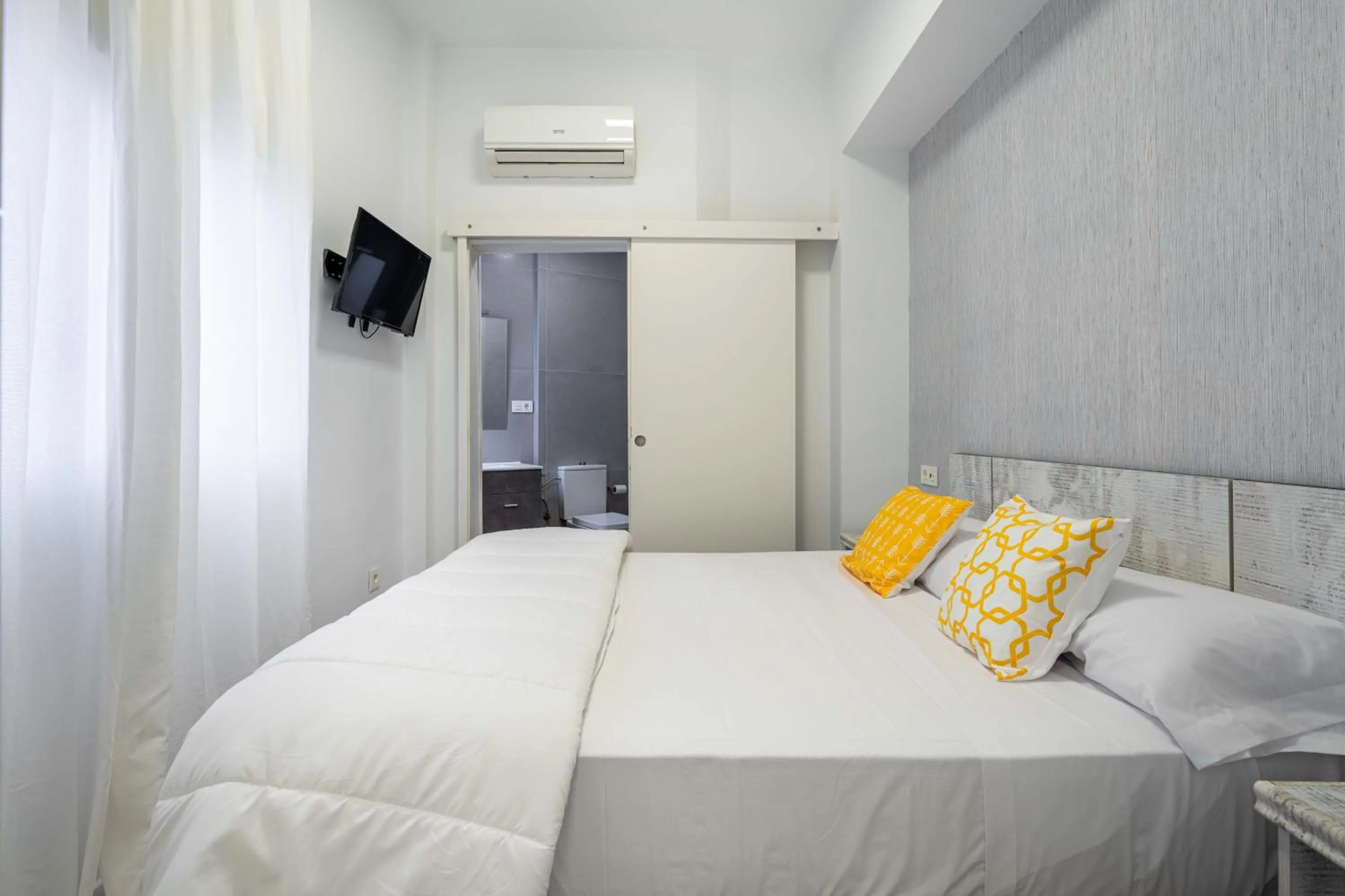 Bed in BF Rooms Almeria Centro