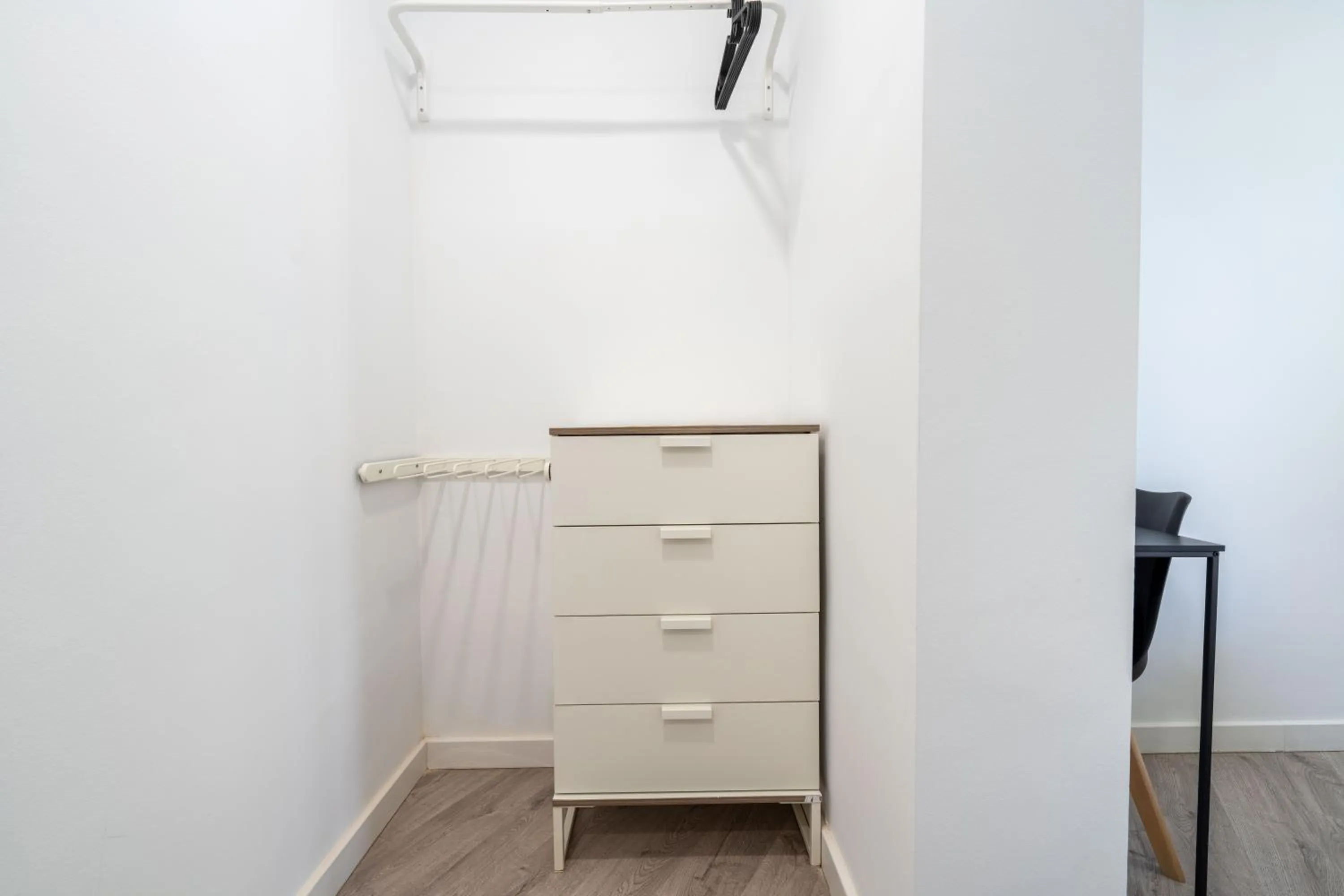 wardrobe in BF Rooms Almeria Centro