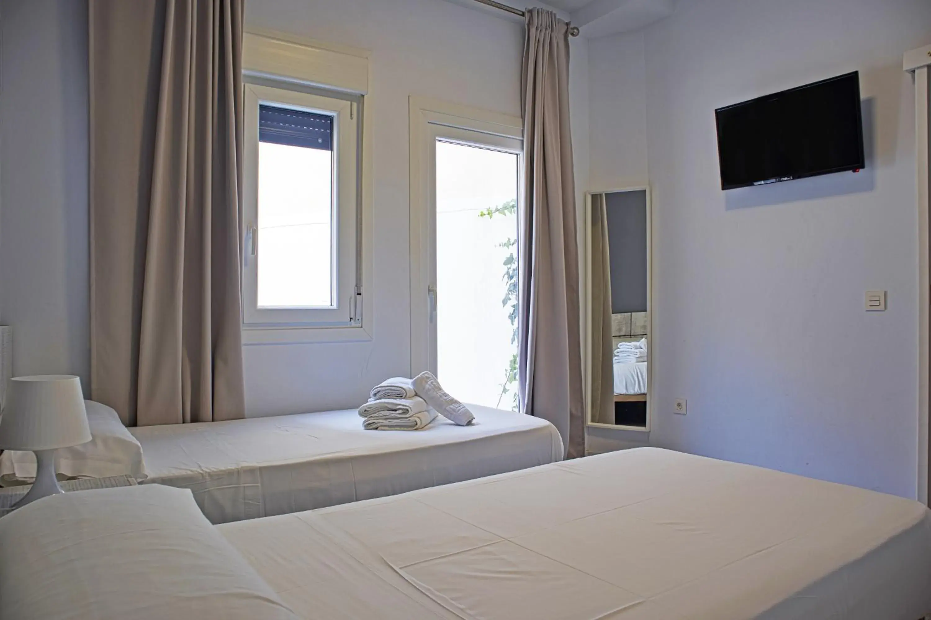 Twin Room with Terrace - single occupancy in BF Rooms Almeria Centro Twin Room with Terrace - single occupancy in BF Rooms Almeria Centro