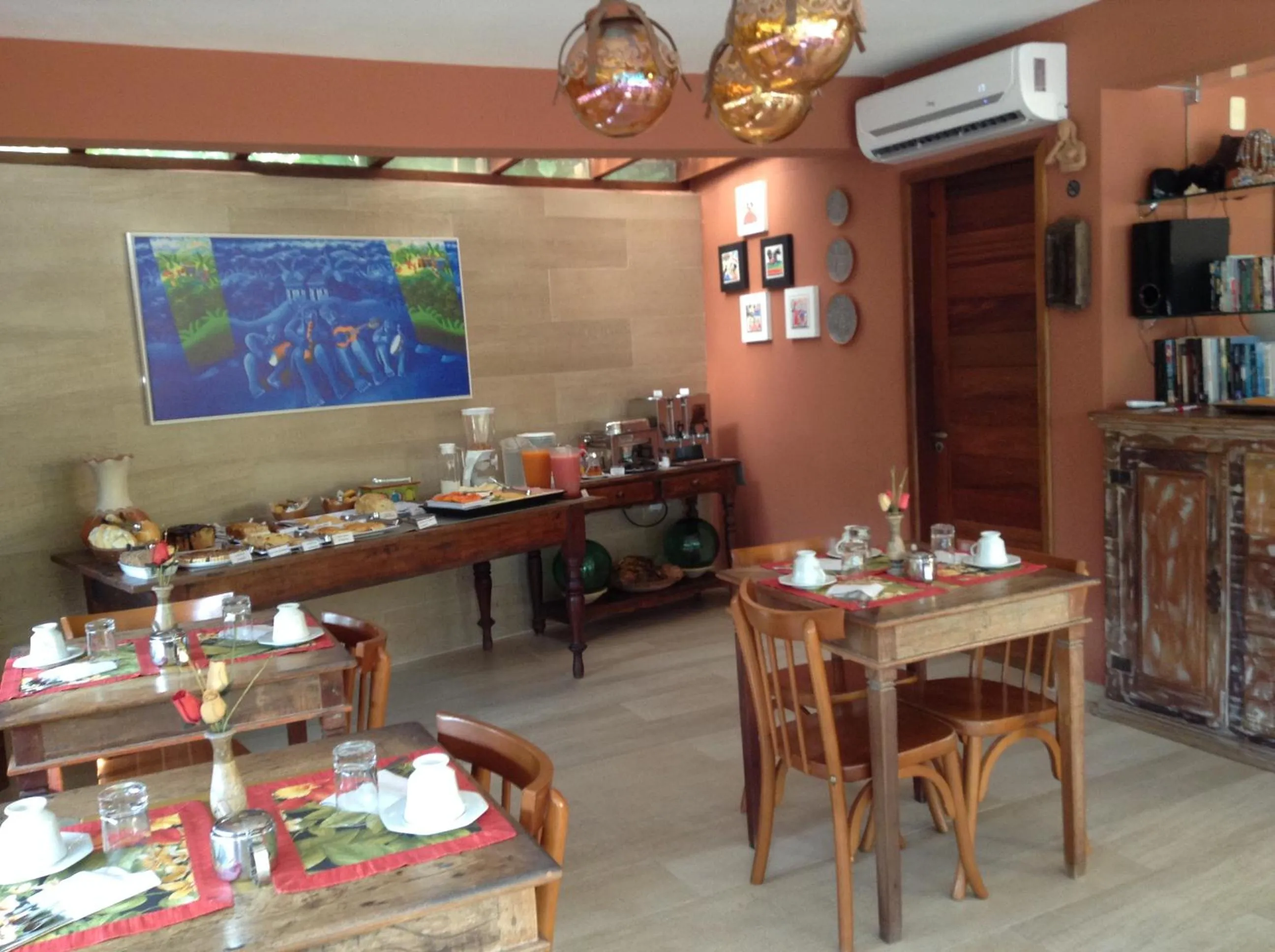 Buffet breakfast in Pousada Bahia Bella